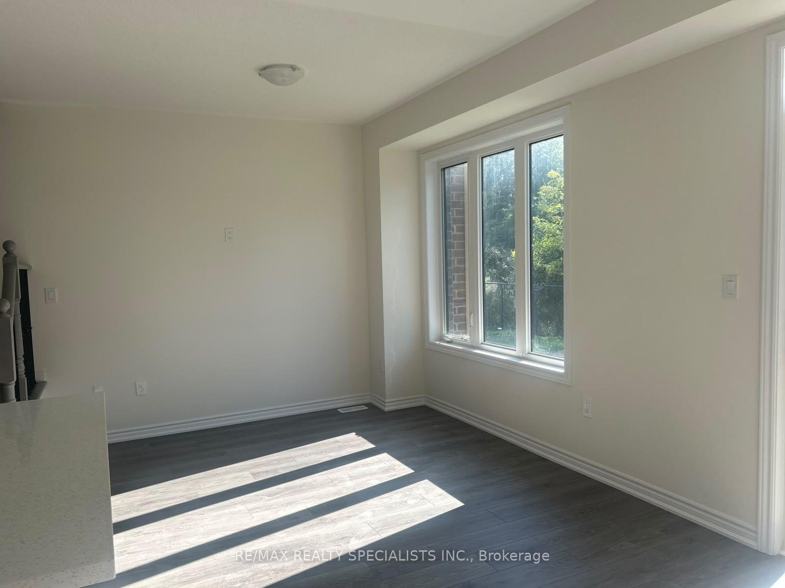 Photo 7 of 67 Watts Mews, Kawartha Lakes, Lindsay — HOMEH