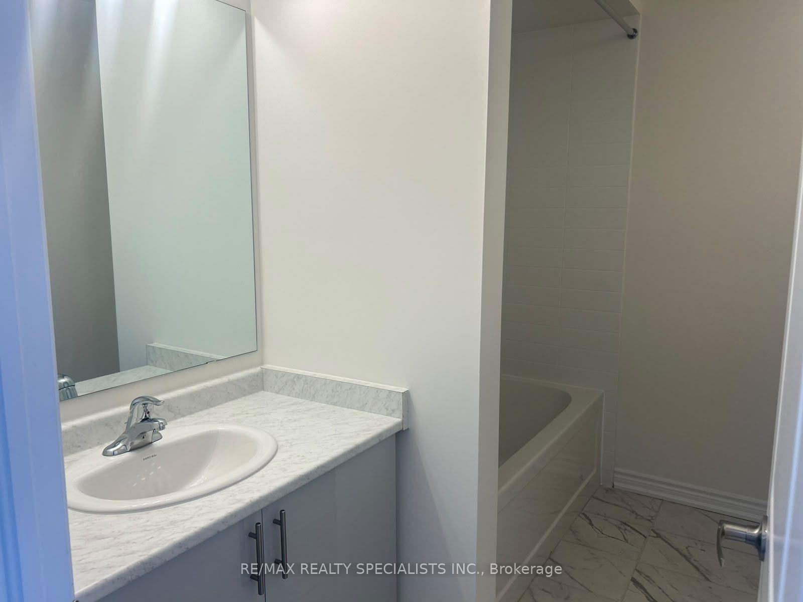 Photo 16 of 67 Watts Mews, Kawartha Lakes, Lindsay — HOMEH