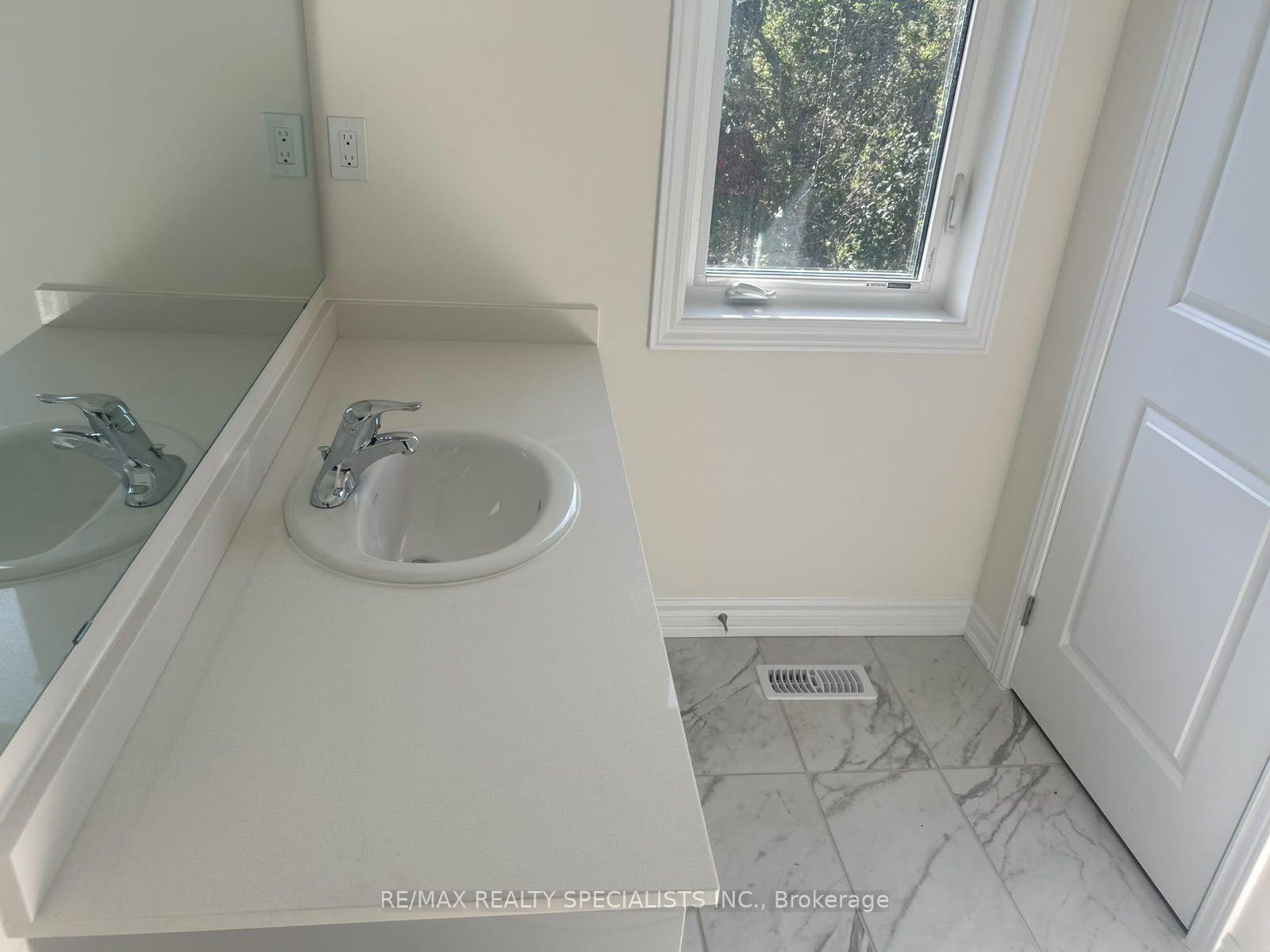 Photo 17 of 67 Watts Mews, Kawartha Lakes, Lindsay — HOMEH