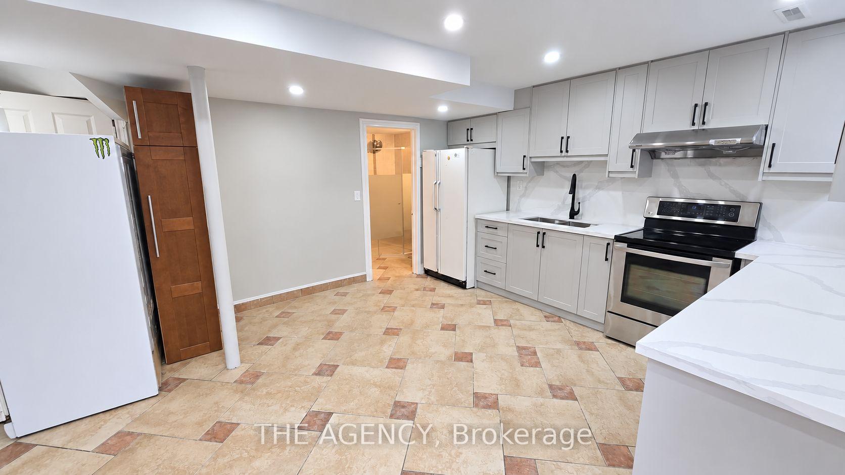 Photo 3 of 120 Valley Vista Drive, Vaughan, Patterson — HOMEH