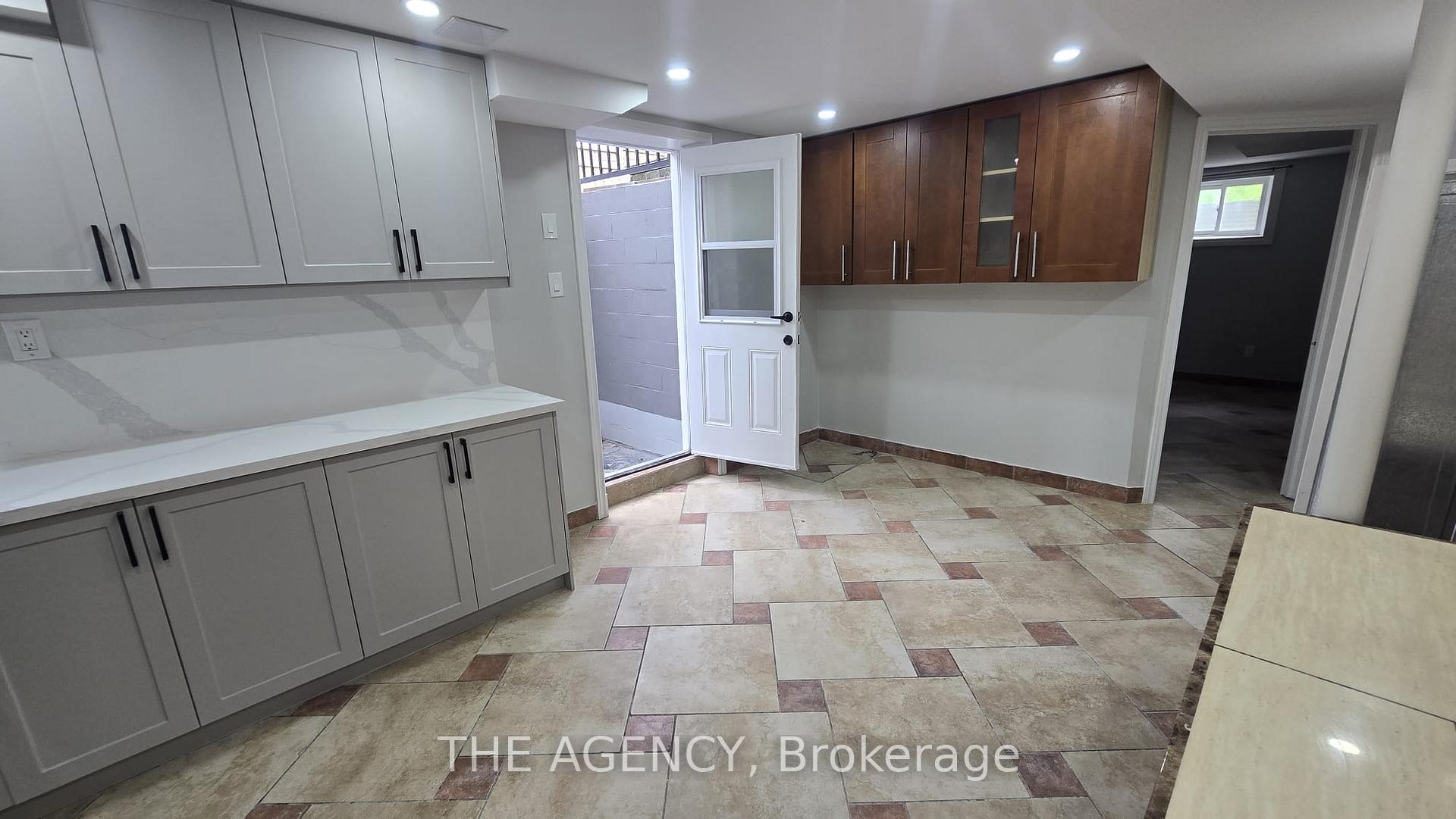 Photo 5 of 120 Valley Vista Drive, Vaughan, Patterson — HOMEH