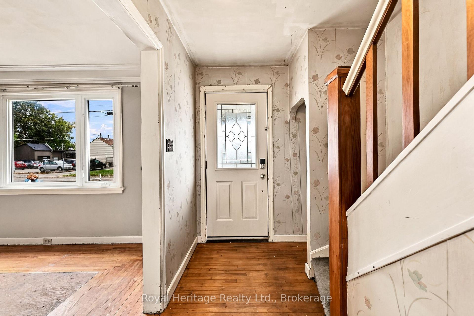 Photo 2 of 20 Gordon Street, Belleville, Belleville Ward — HOMEH