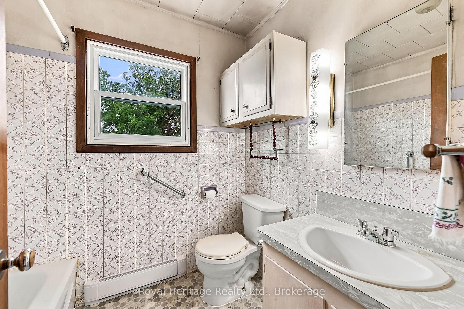 Photo 14 of 20 Gordon Street, Belleville, Belleville Ward — HOMEH