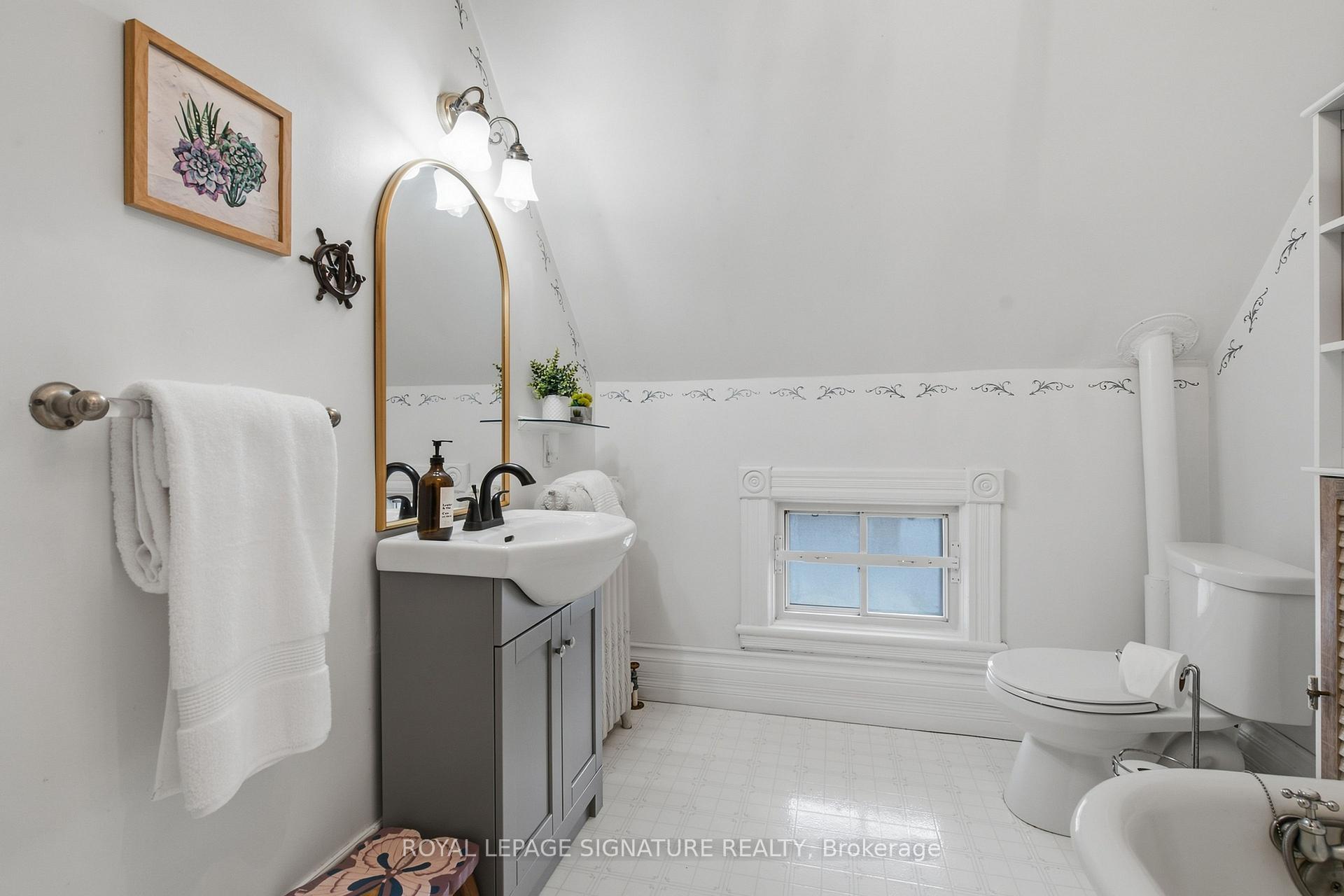 Photo 21 of 136 King Street S, Chatham-Kent, Highgate — HOMEH