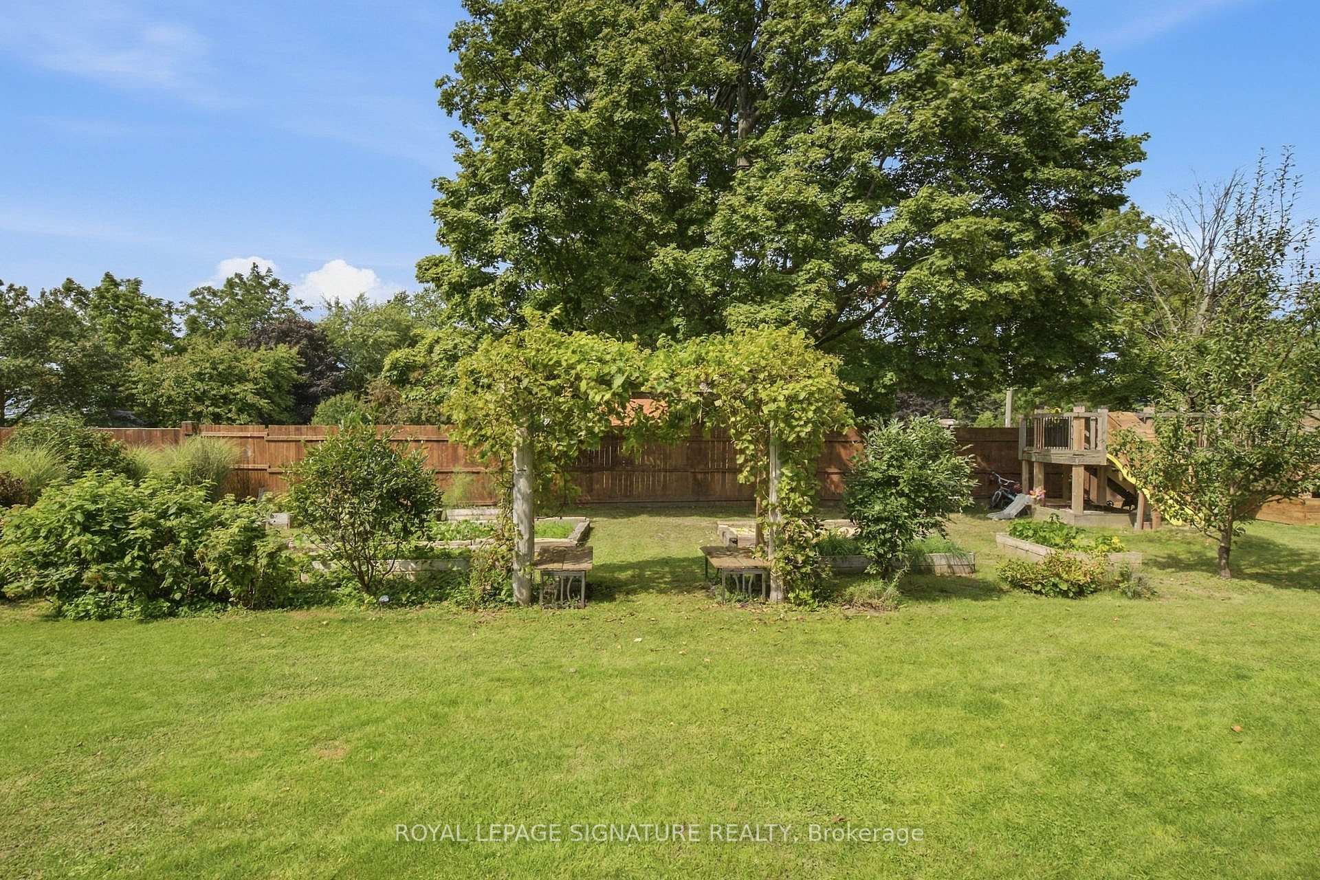Photo 33 of 136 King Street S, Chatham-Kent, Highgate — HOMEH