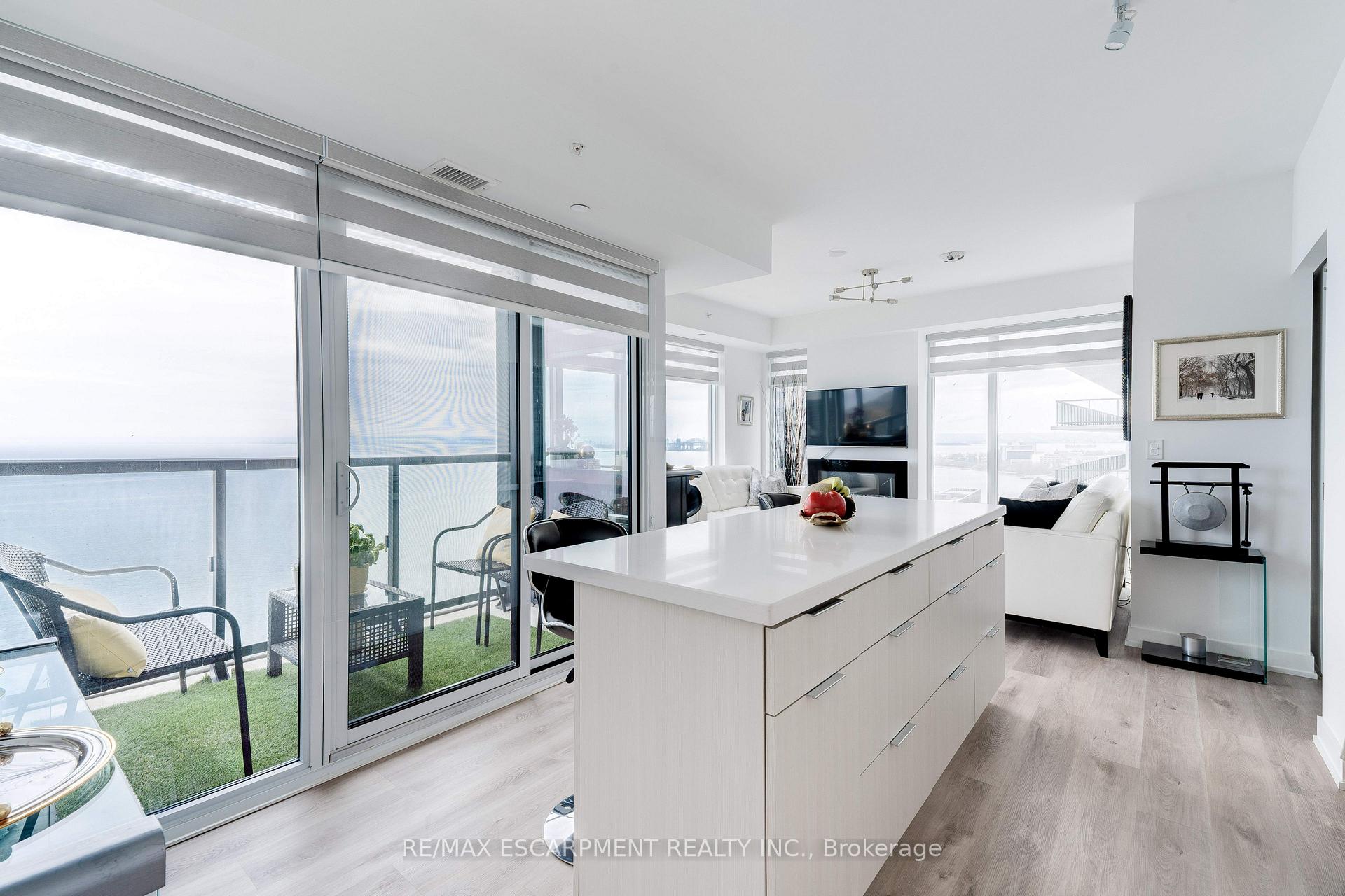 Photo 5 of Unit 1707, 370 Martha Street, Burlington, Brant — HOMEH