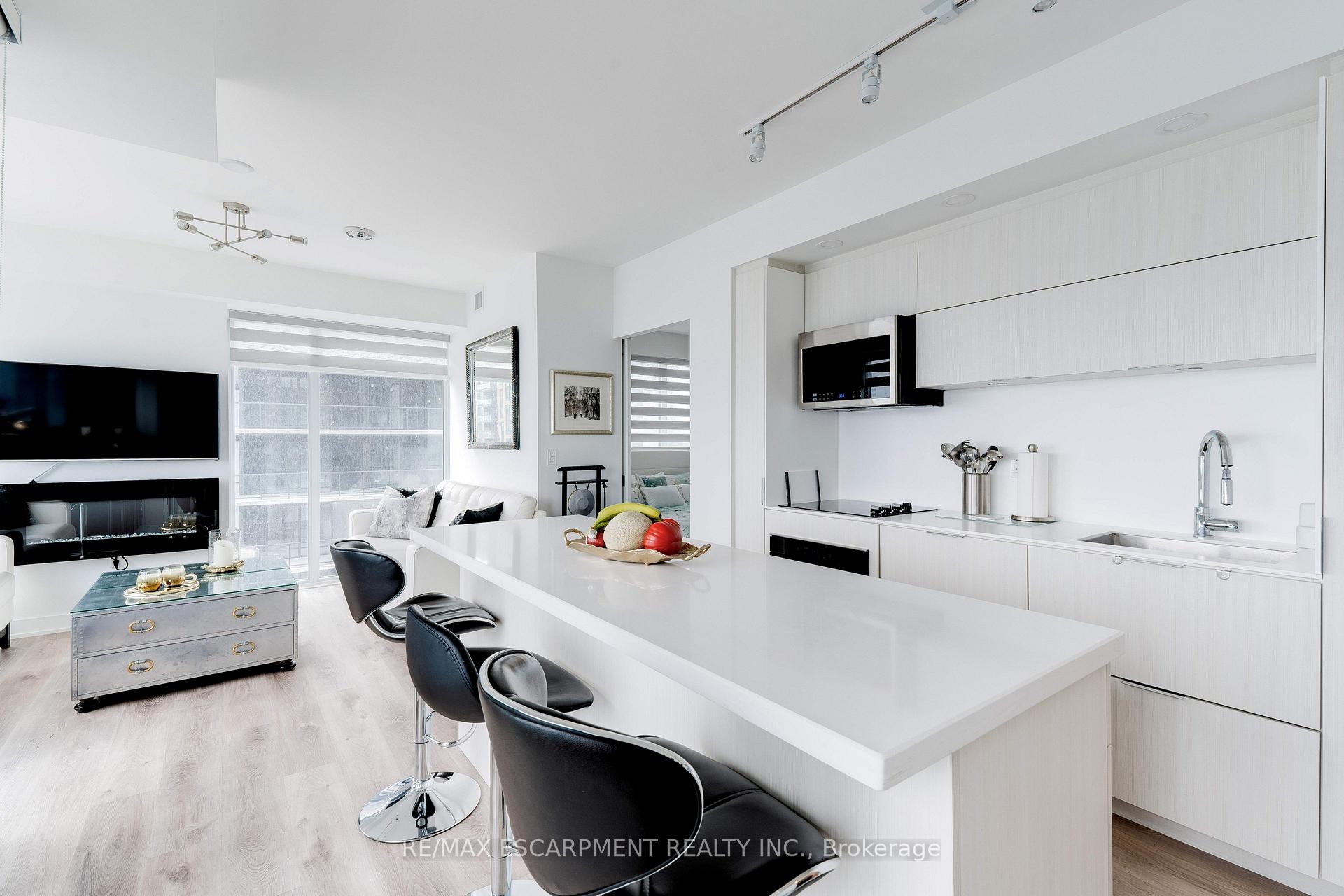 Photo 6 of Unit 1707, 370 Martha Street, Burlington, Brant — HOMEH