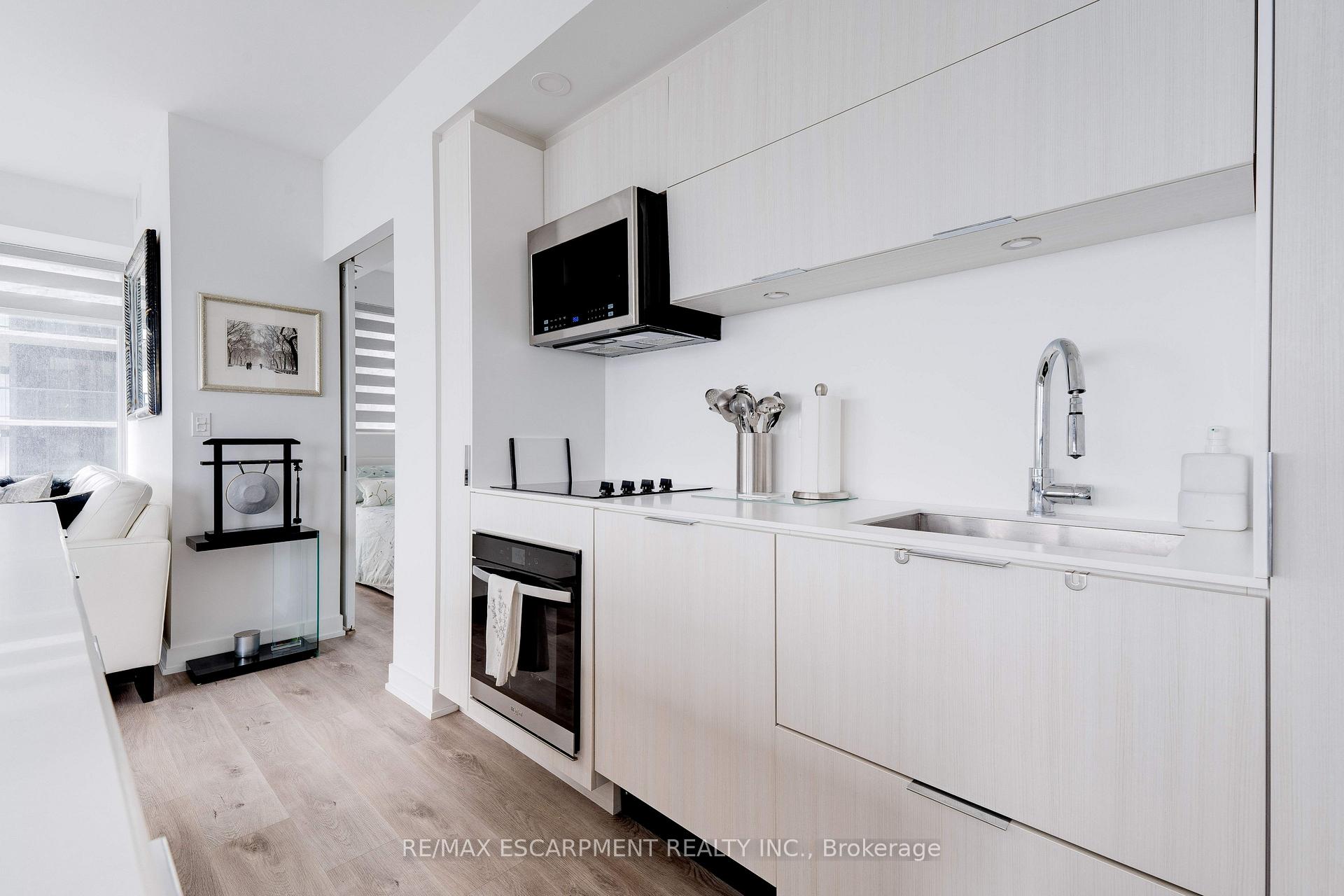 Photo 7 of Unit 1707, 370 Martha Street, Burlington, Brant — HOMEH