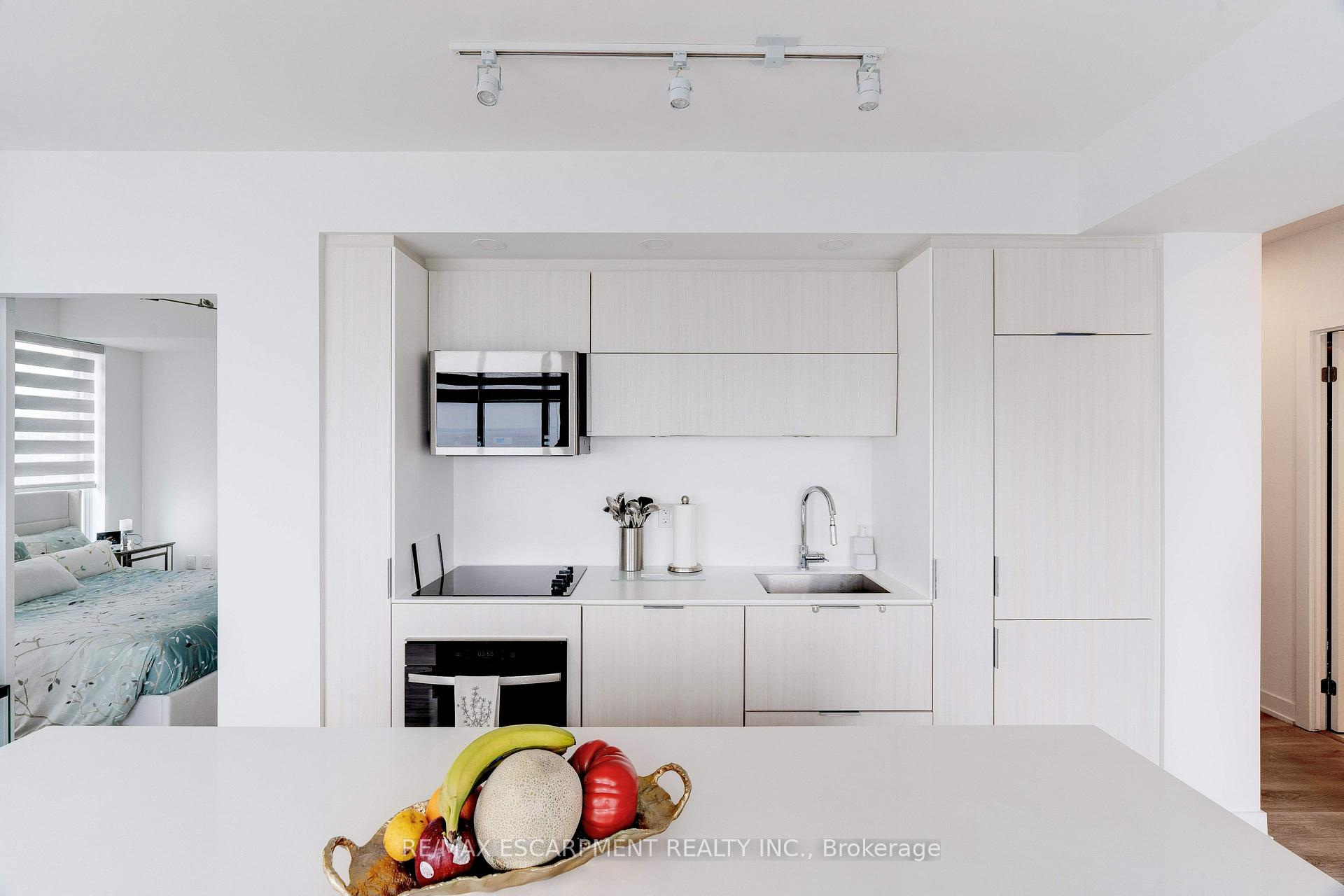 Photo 9 of Unit 1707, 370 Martha Street, Burlington, Brant — HOMEH