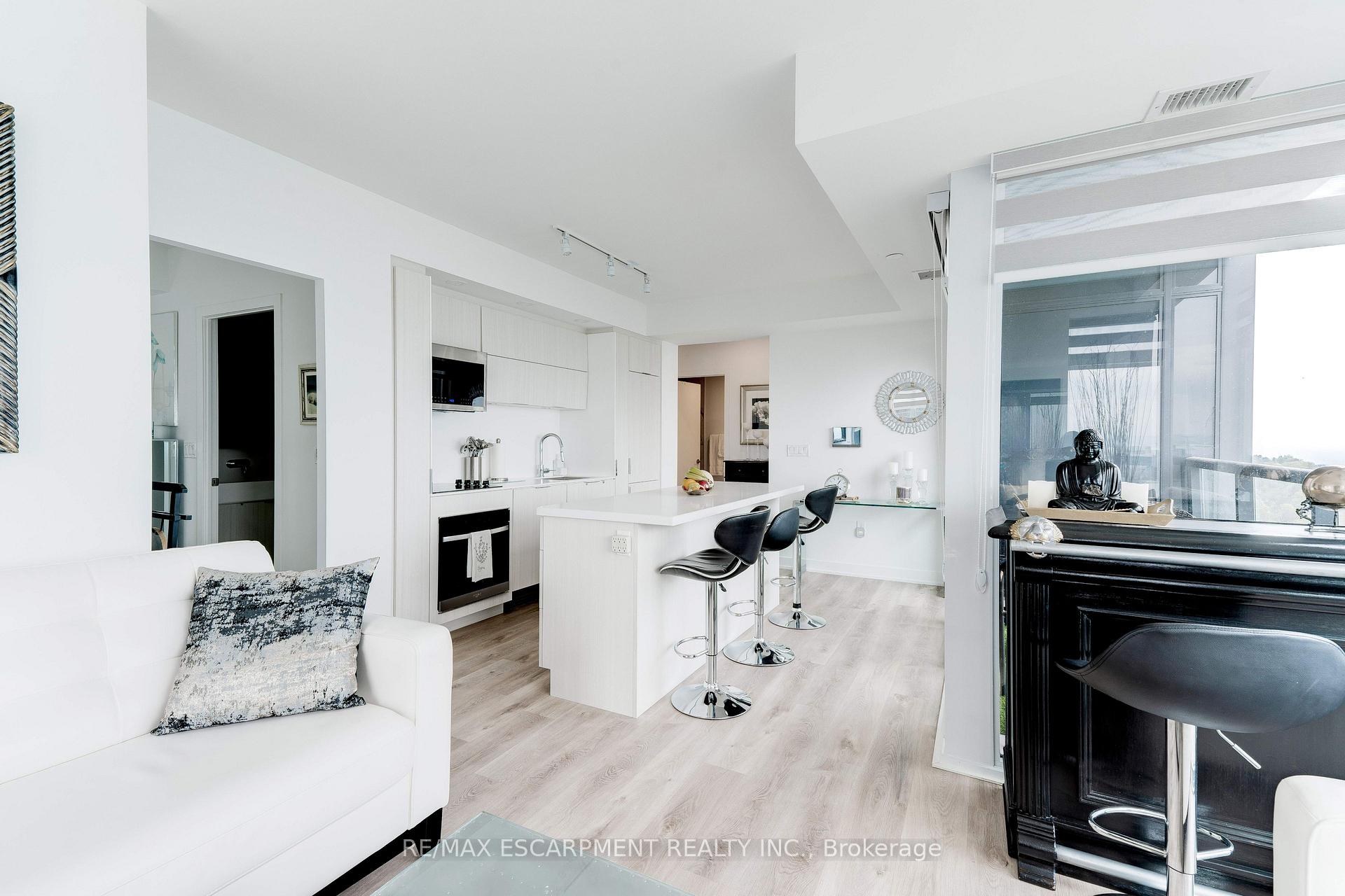 Photo 12 of Unit 1707, 370 Martha Street, Burlington, Brant — HOMEH