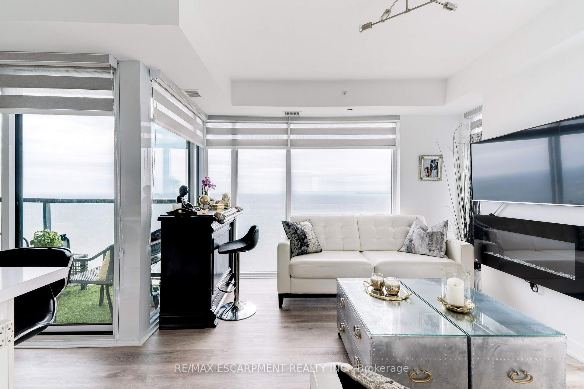 Photo 13 of Unit 1707, 370 Martha Street, Burlington, Brant — HOMEH