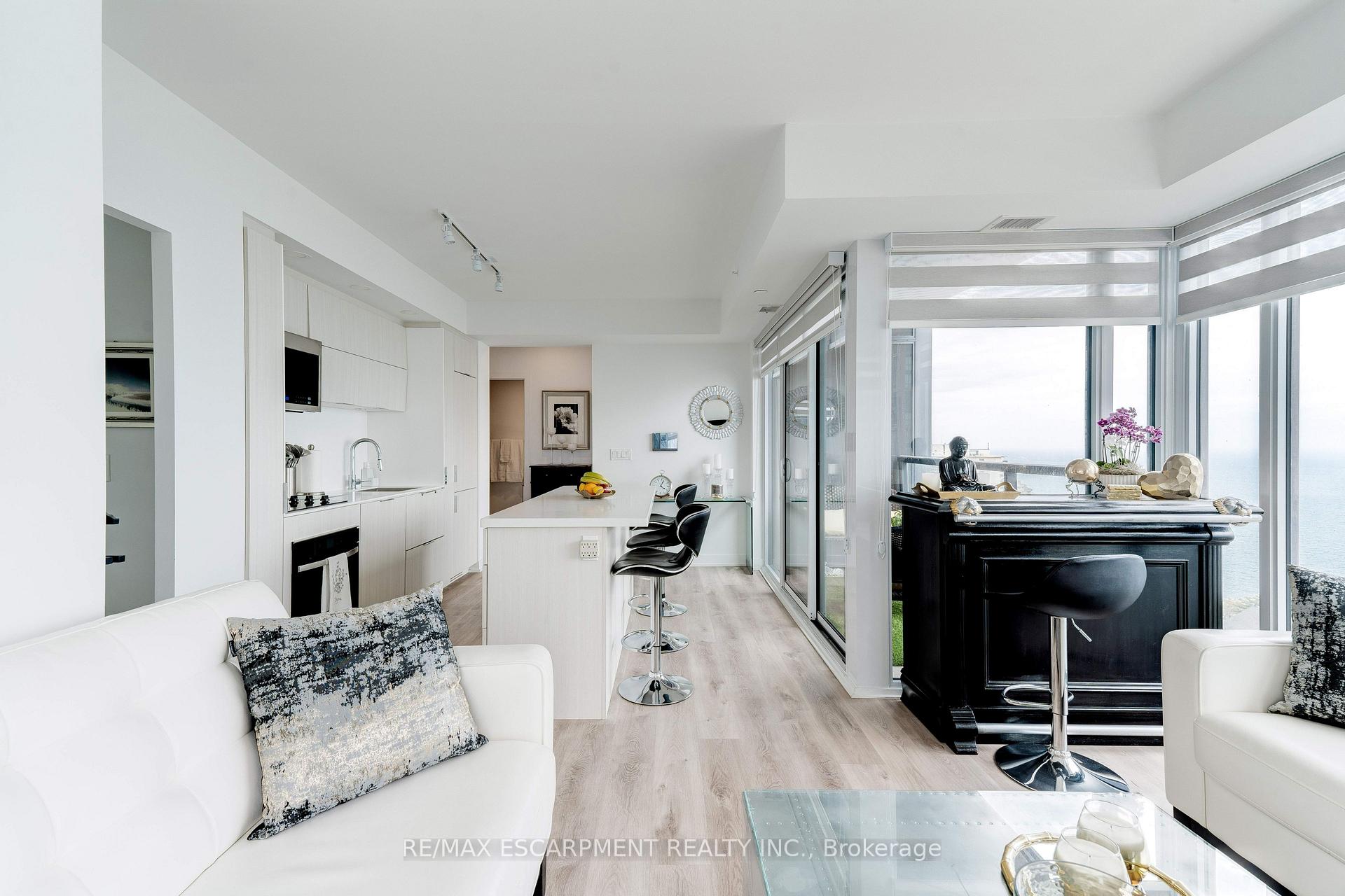 Photo 15 of Unit 1707, 370 Martha Street, Burlington, Brant — HOMEH