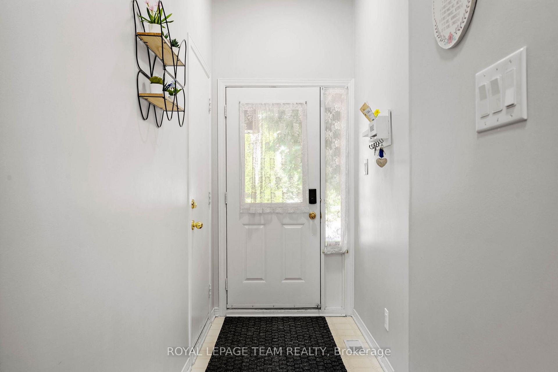Photo 3 of 5953 Pineglade Crescent, Ottawa, Chapel Hill South - Orleans Village — HOMEH
