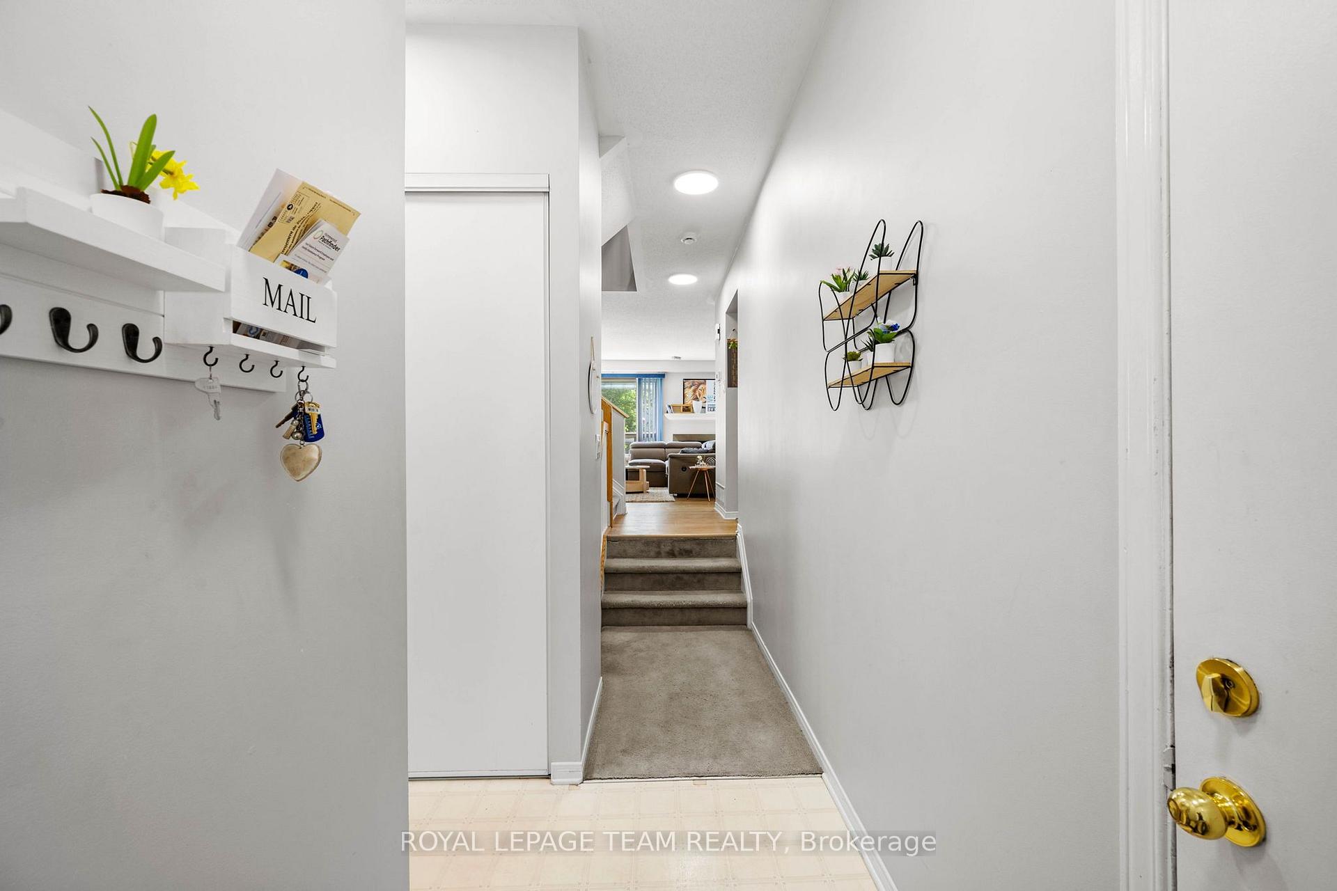 Photo 4 of 5953 Pineglade Crescent, Ottawa, Chapel Hill South - Orleans Village — HOMEH
