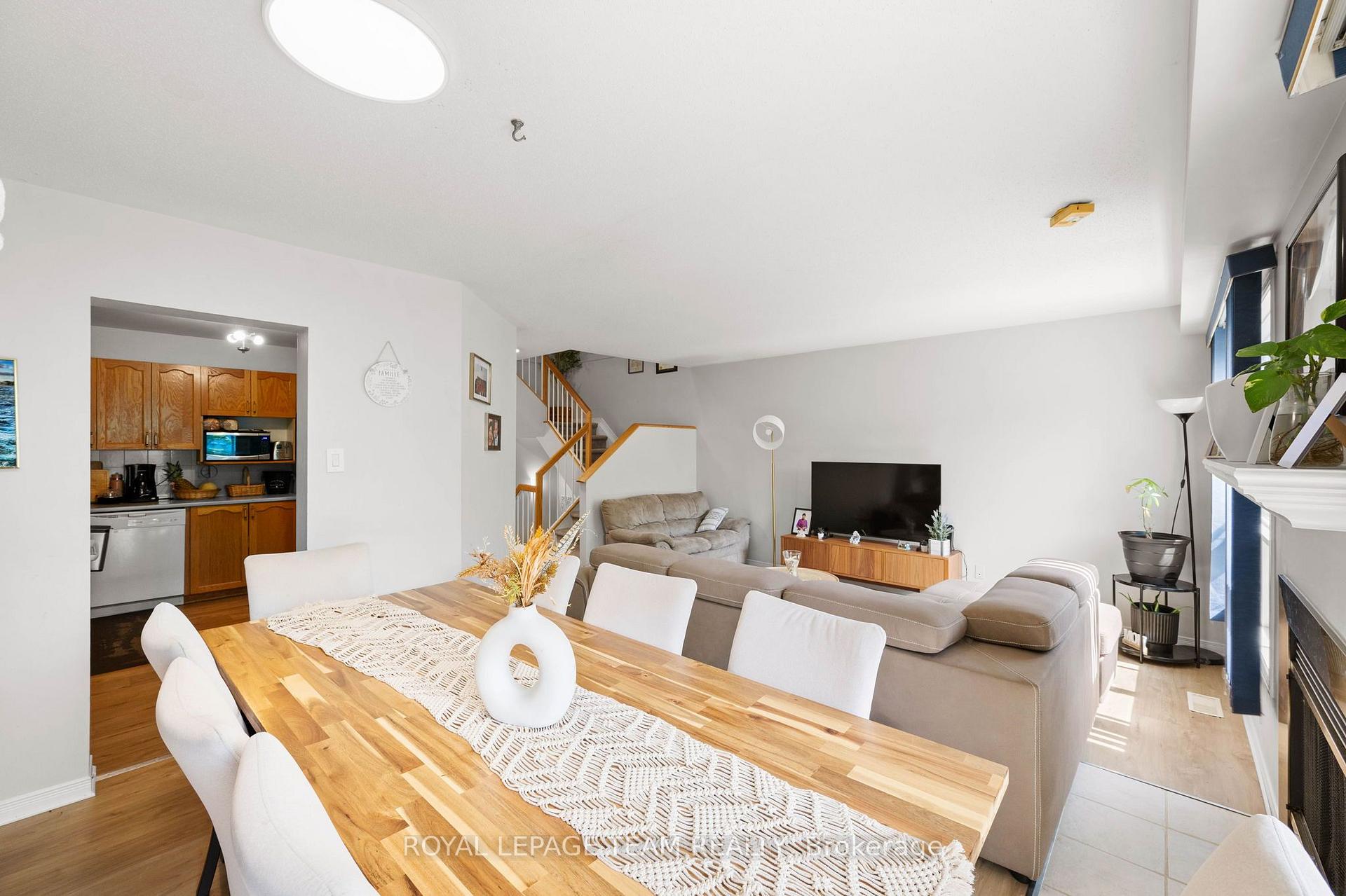 Photo 9 of 5953 Pineglade Crescent, Ottawa, Chapel Hill South - Orleans Village — HOMEH