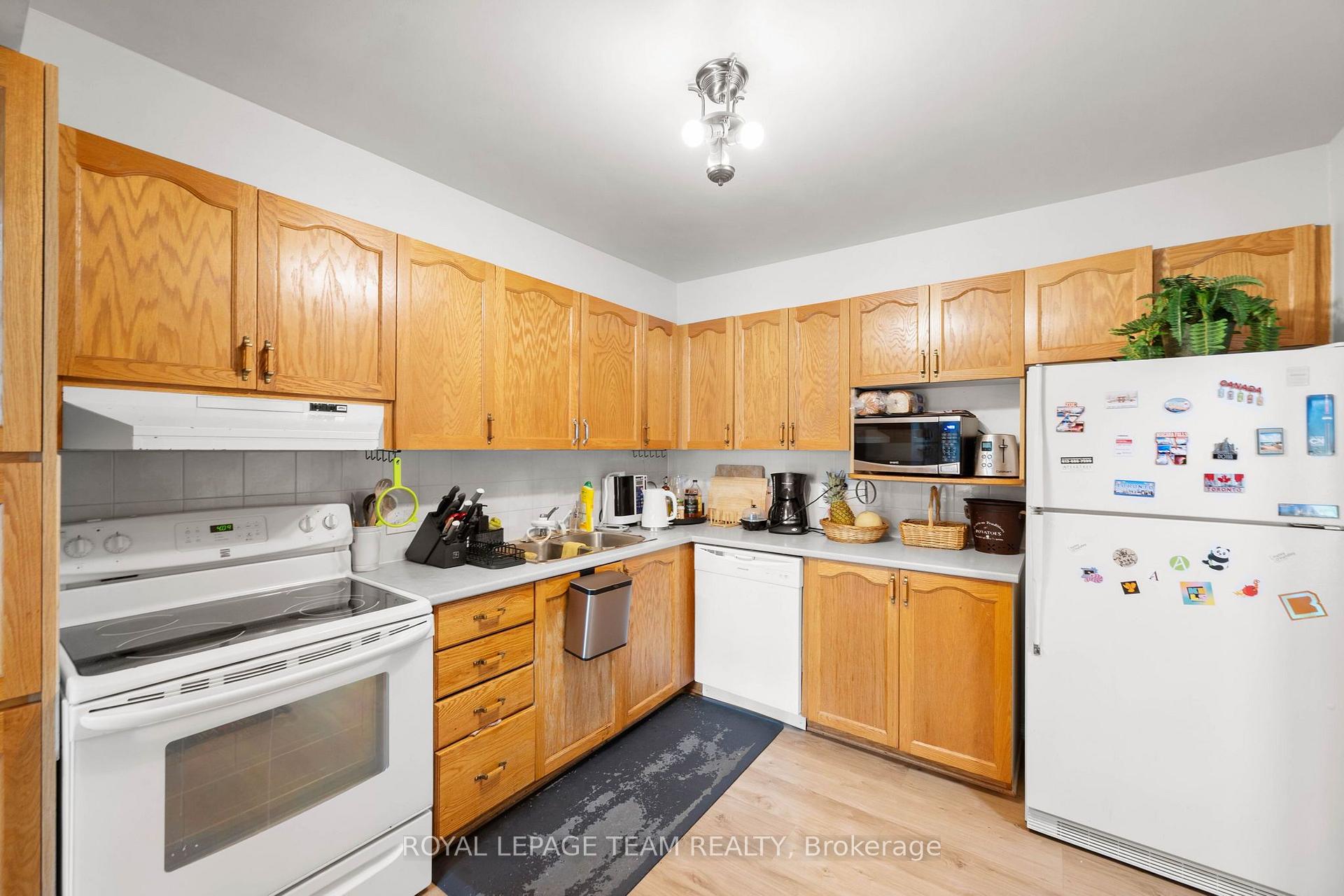 Photo 11 of 5953 Pineglade Crescent, Ottawa, Chapel Hill South - Orleans Village — HOMEH