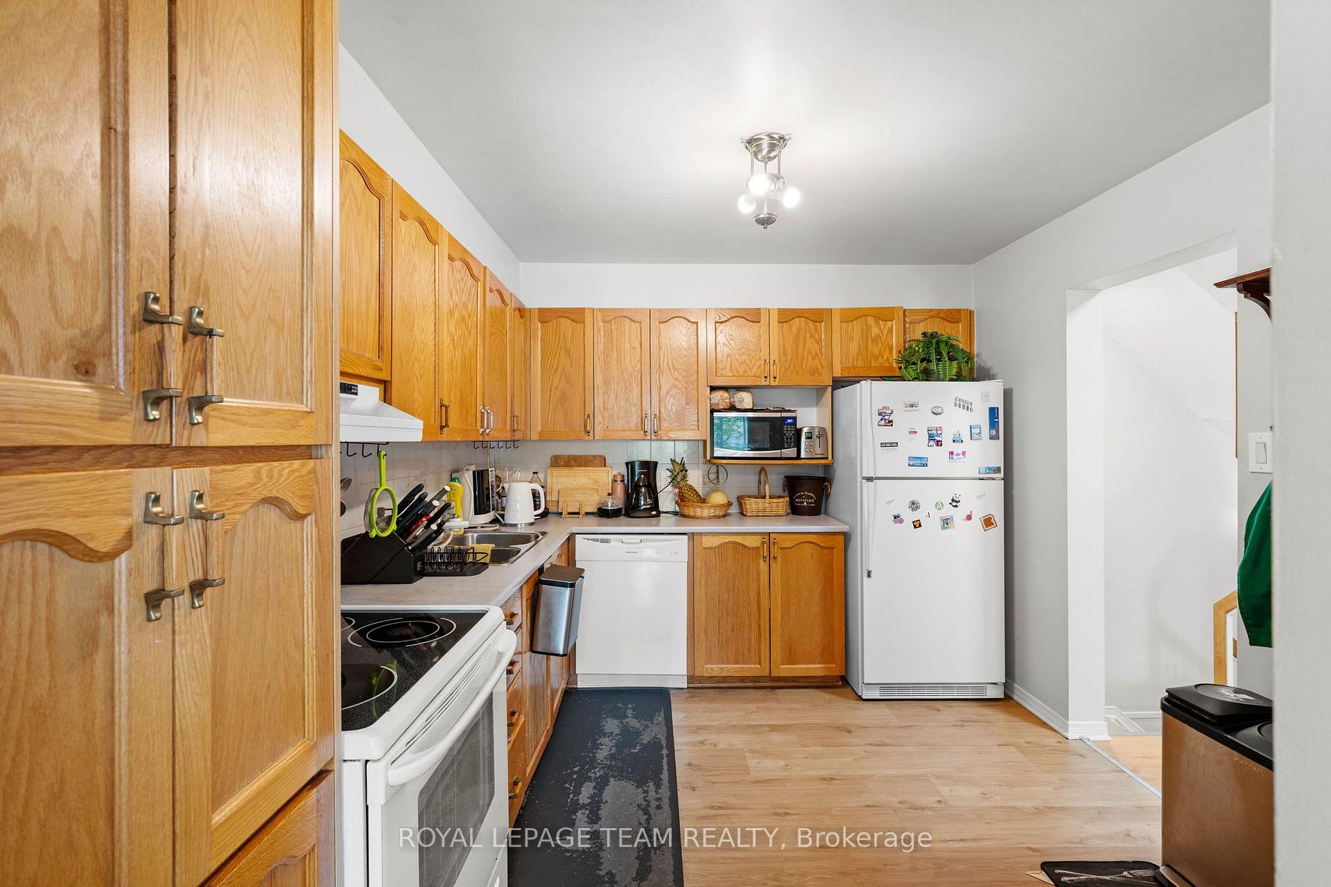 Photo 12 of 5953 Pineglade Crescent, Ottawa, Chapel Hill South - Orleans Village — HOMEH
