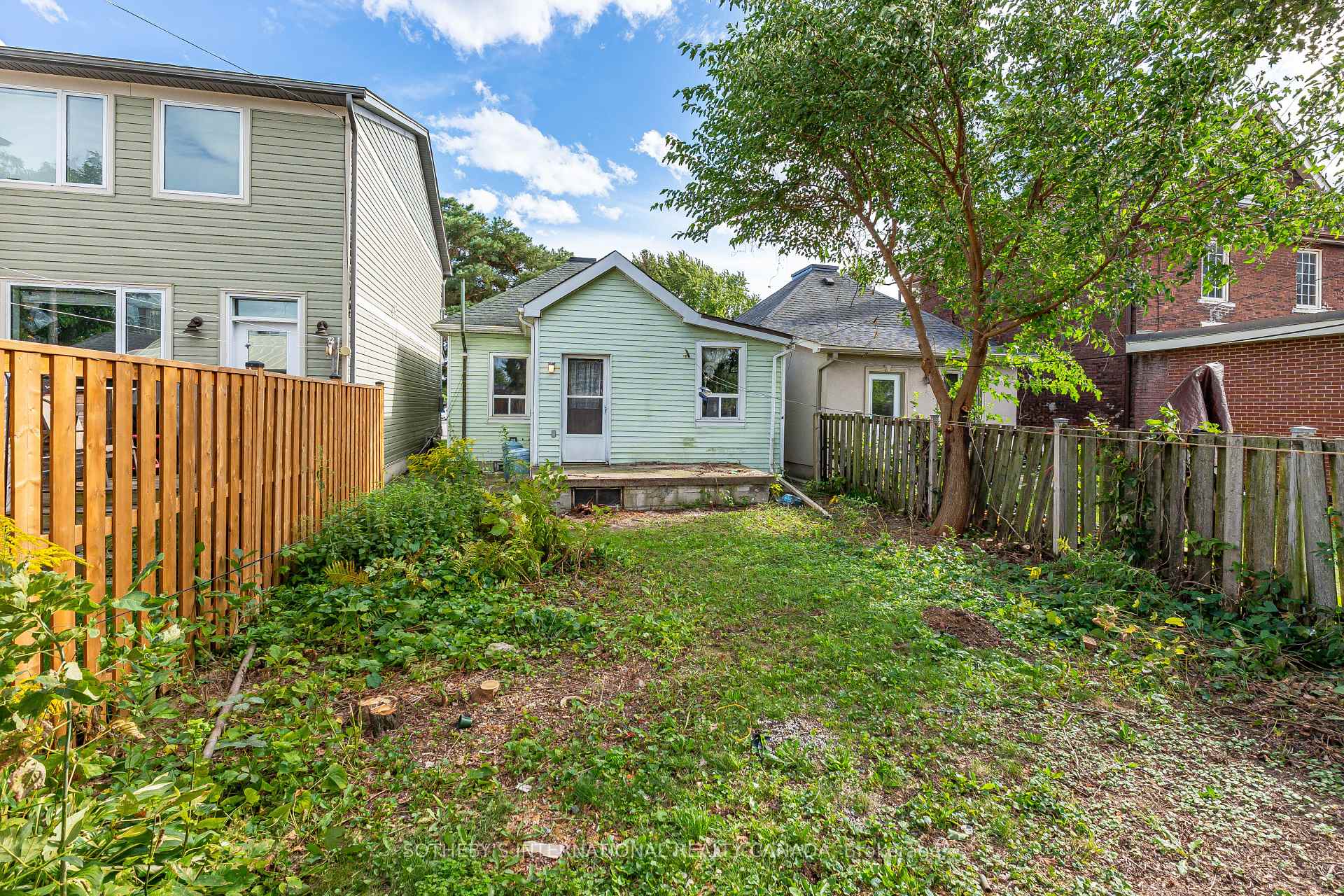 Photo 5 of 14 Marshall Boulevard, Toronto, Rockcliffe-Smythe — HOMEH