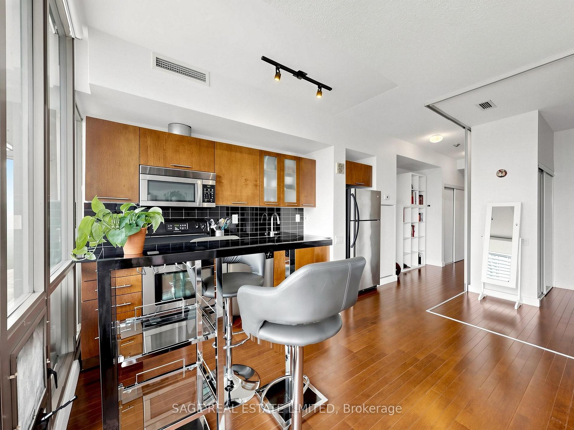 Photo 11 of Unit 1003, 33 Mill Street, Toronto, Waterfront Communities — HOMEH