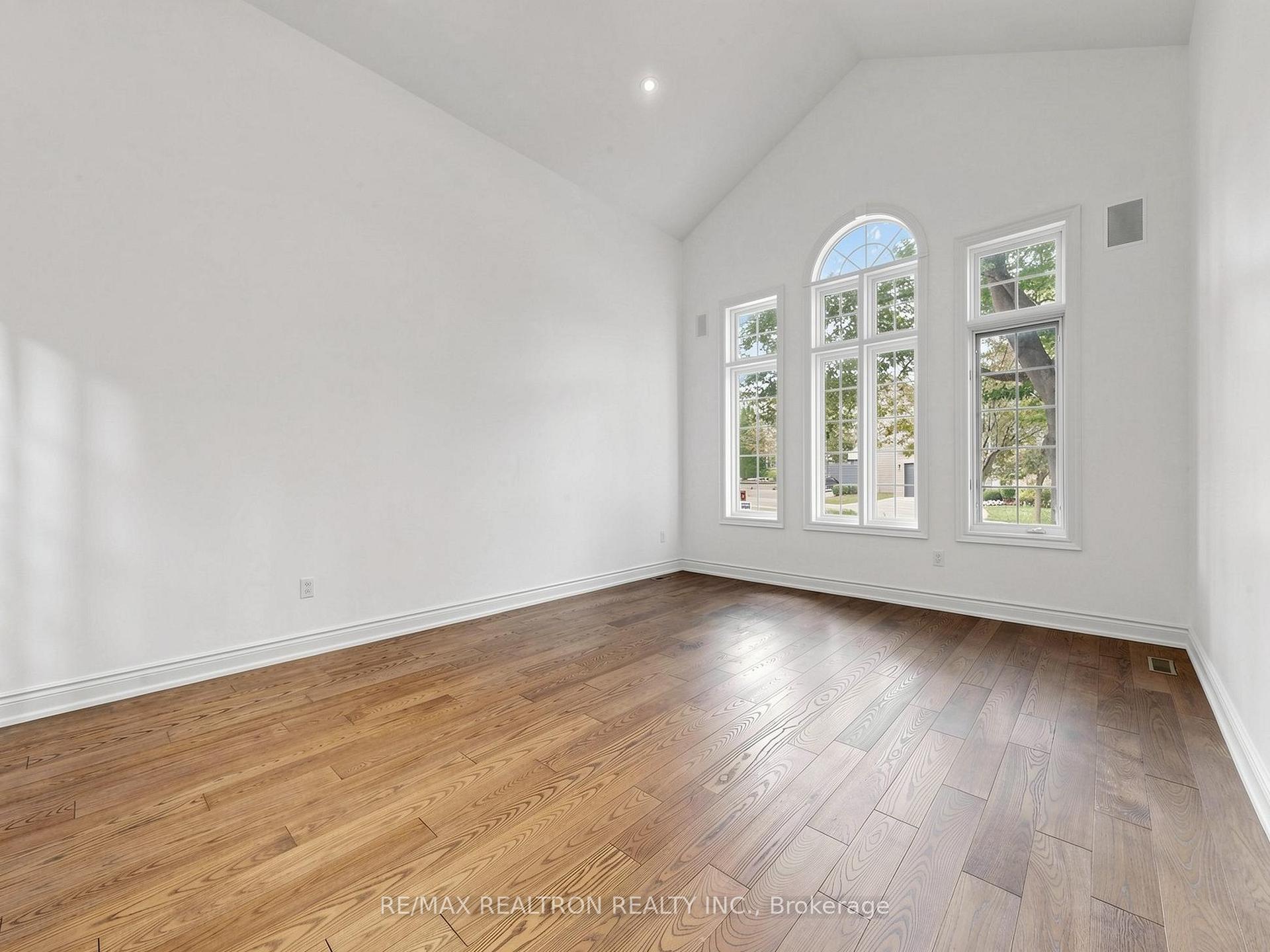 Photo 5 of 75 Langtry Place, Vaughan, Uplands — HOMEH