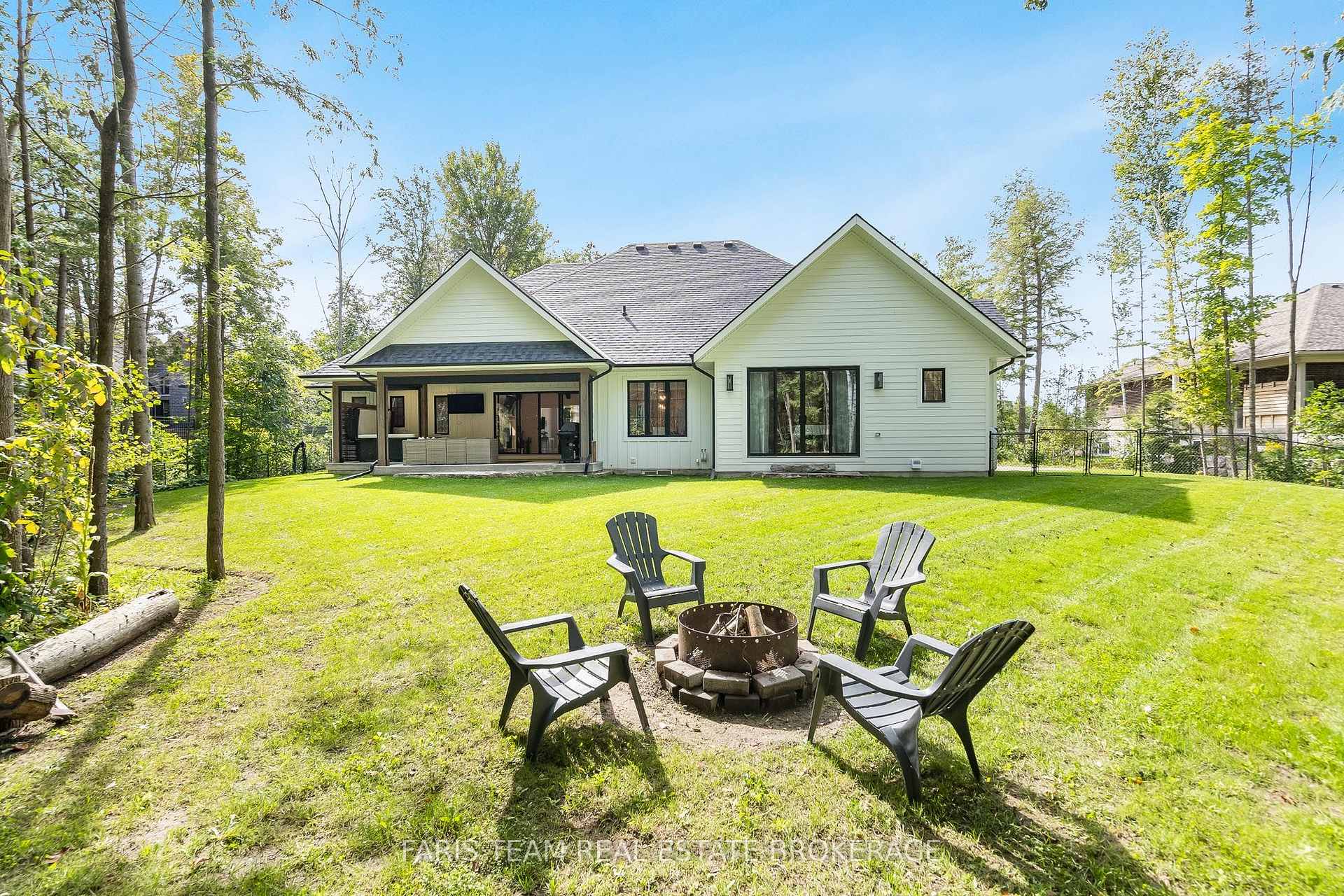 Photo 44 of 56 Marni Lane, Springwater, Rural Springwater — HOMEH