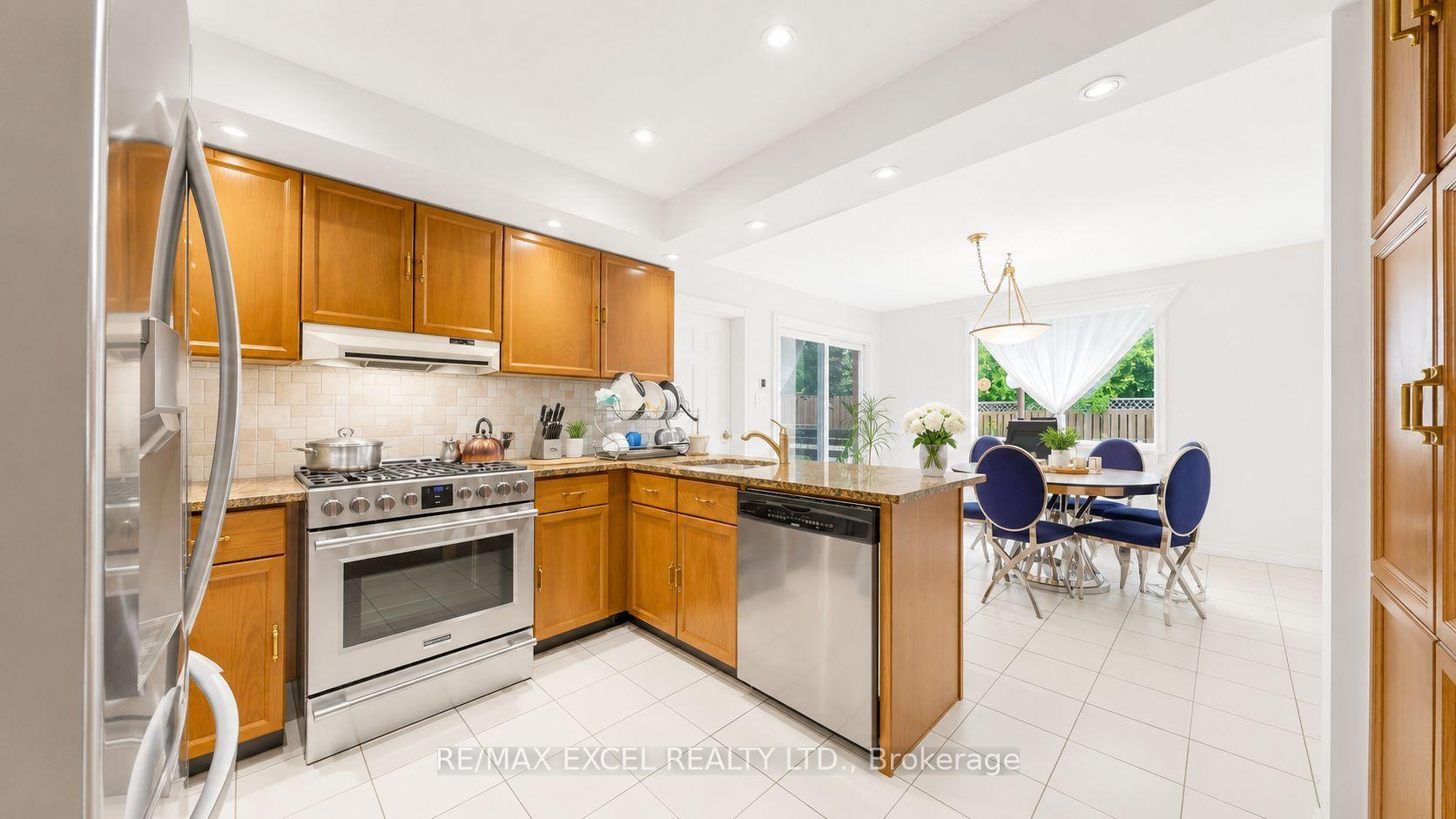 Photo 6 of 30 Lambert Road, Markham, Thornlea — HOMEH