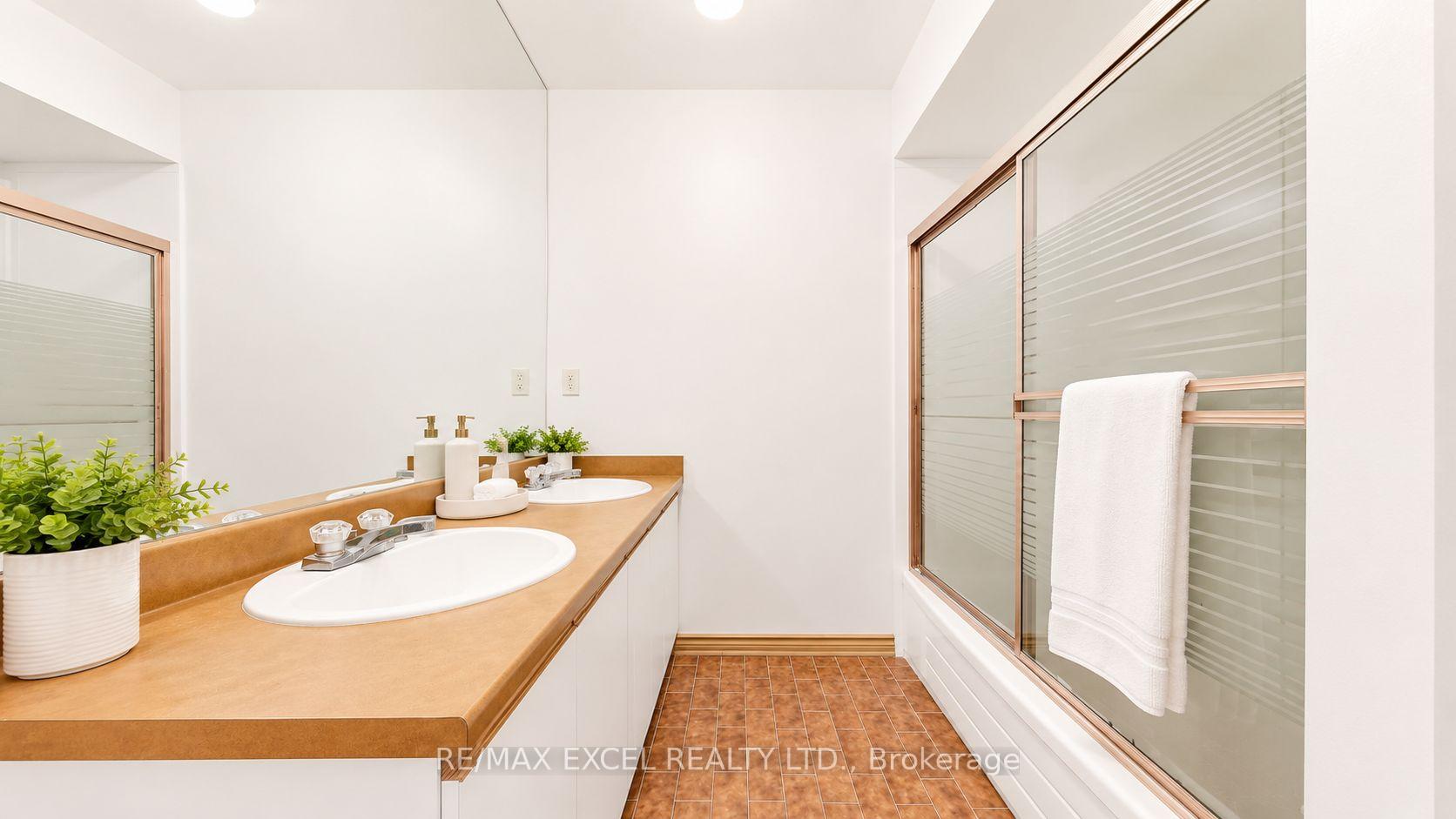 Photo 26 of 30 Lambert Road, Markham, Thornlea — HOMEH