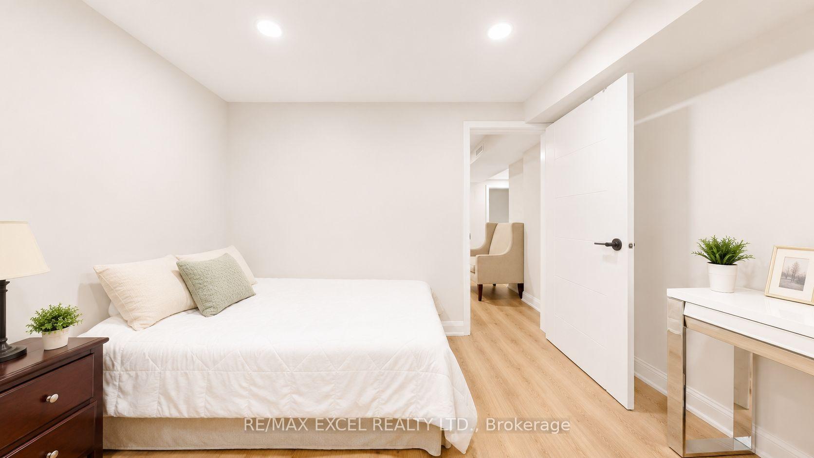 Photo 32 of 30 Lambert Road, Markham, Thornlea — HOMEH