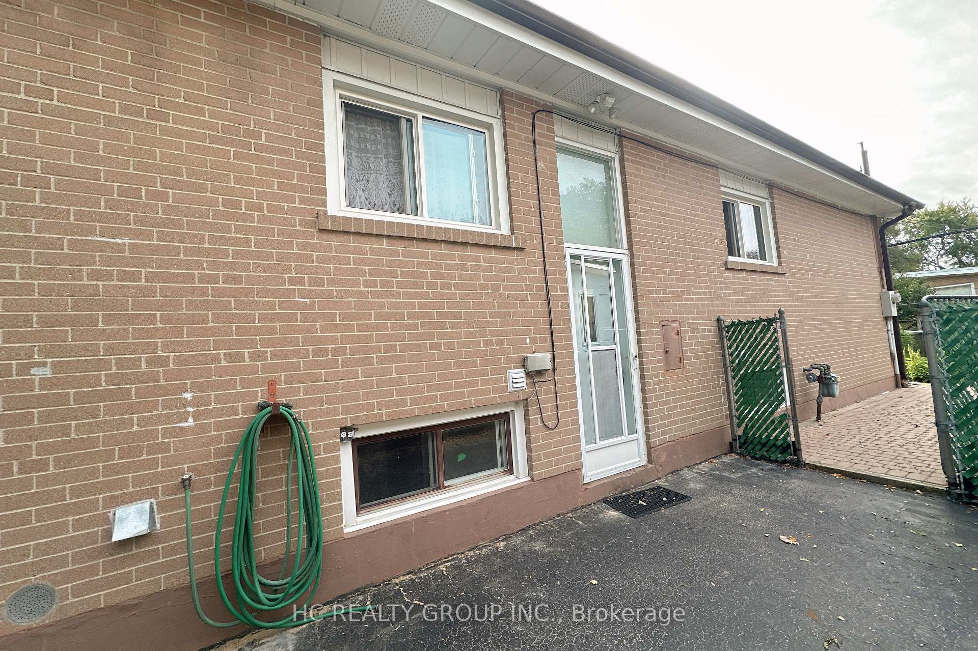 Photo 3 of Unit Basement, 23 Pynford Crescent, North York, Parkwoods-Donalda — HOMEH