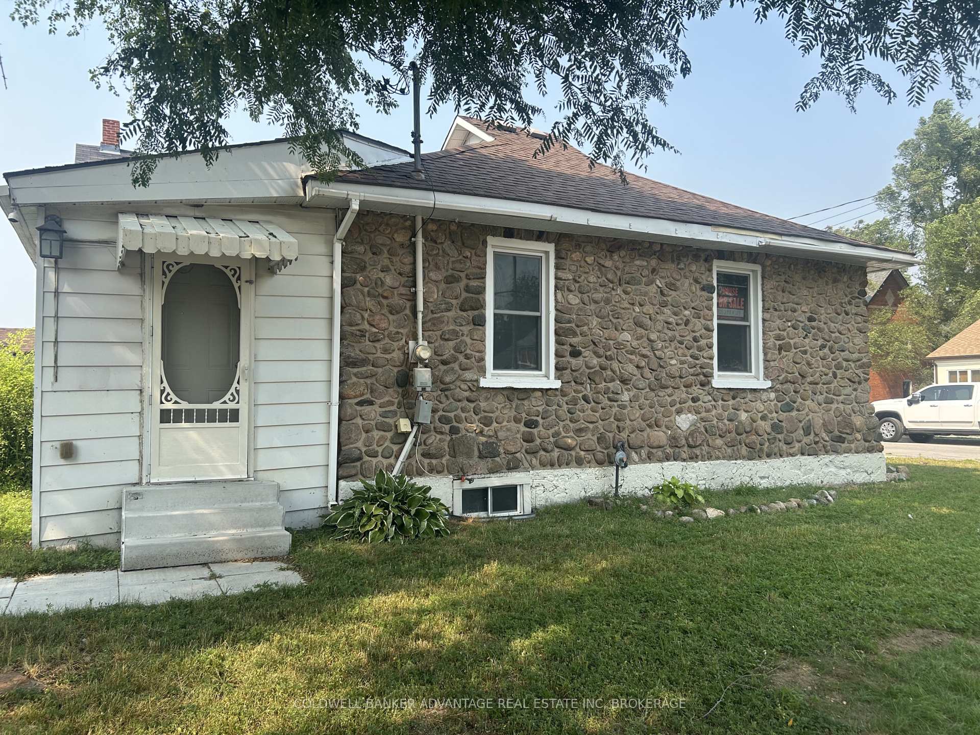 Photo 3 of 36 Sanford Street, Barrie, Sanford — HOMEH