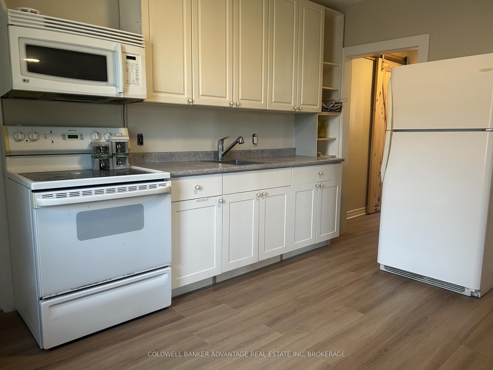 Photo 13 of 36 Sanford Street, Barrie, Sanford — HOMEH