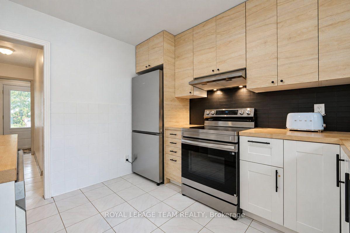 Photo 15 of 1067 Bakervale Drive, Ottawa, Carlington — HOMEH