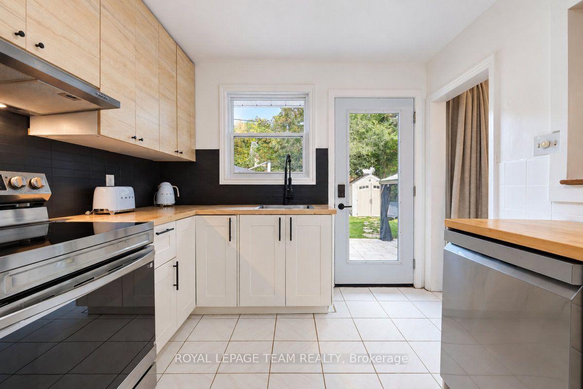 Photo 16 of 1067 Bakervale Drive, Ottawa, Carlington — HOMEH