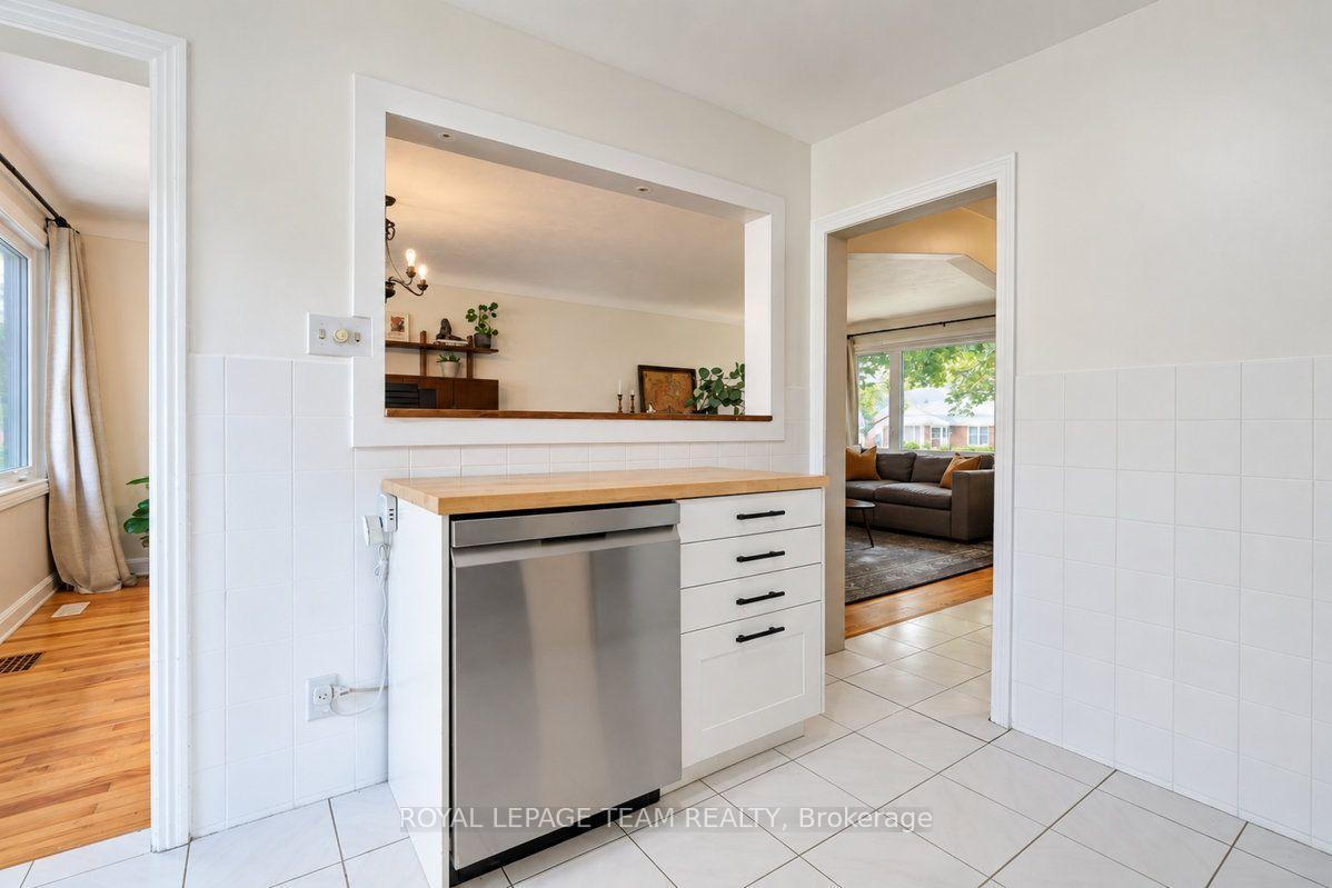 Photo 18 of 1067 Bakervale Drive, Ottawa, Carlington — HOMEH