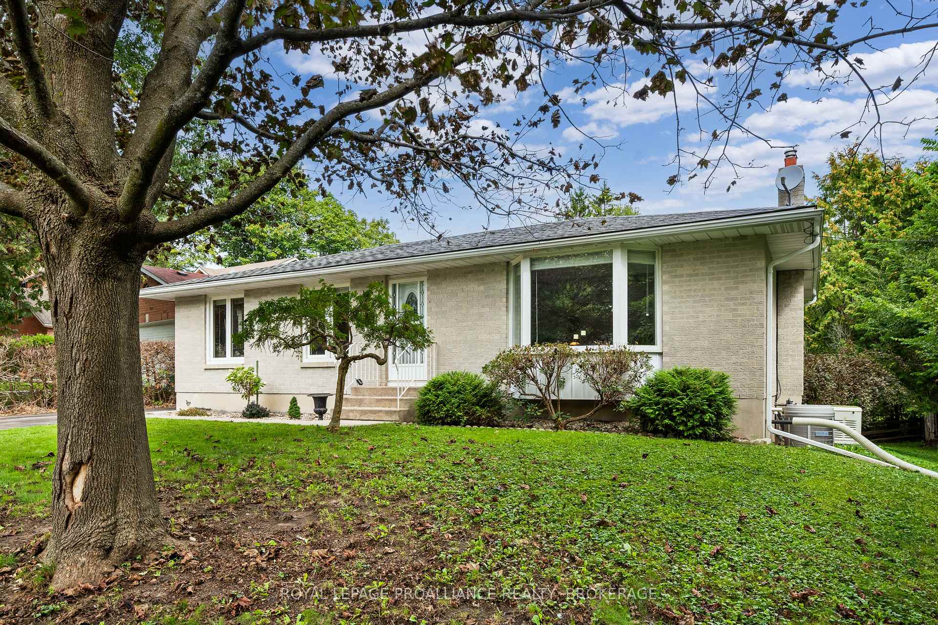 Photo 2 of 1212 Prince Charles Drive, Kingston, South of Taylor-Kidd Blvd — HOMEH