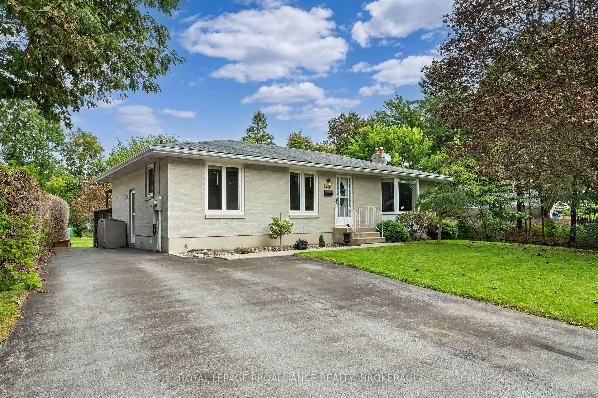 Photo 3 of 1212 Prince Charles Drive, Kingston, South of Taylor-Kidd Blvd — HOMEH