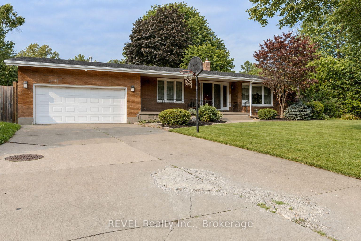 Photo 1 of 7285 Rolling Acres Crescent, Niagara Falls, Casey — HOMEH