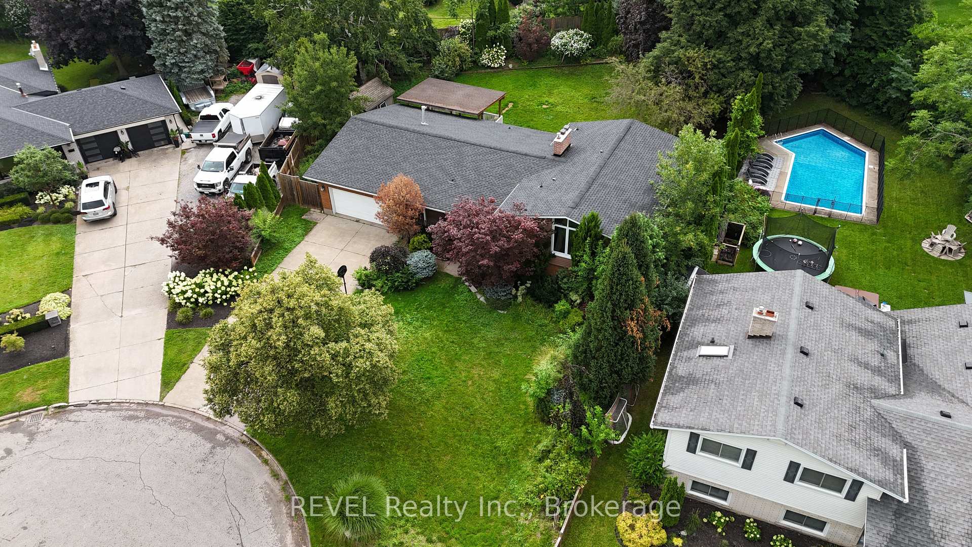 Photo 2 of 7285 Rolling Acres Crescent, Niagara Falls, Casey — HOMEH
