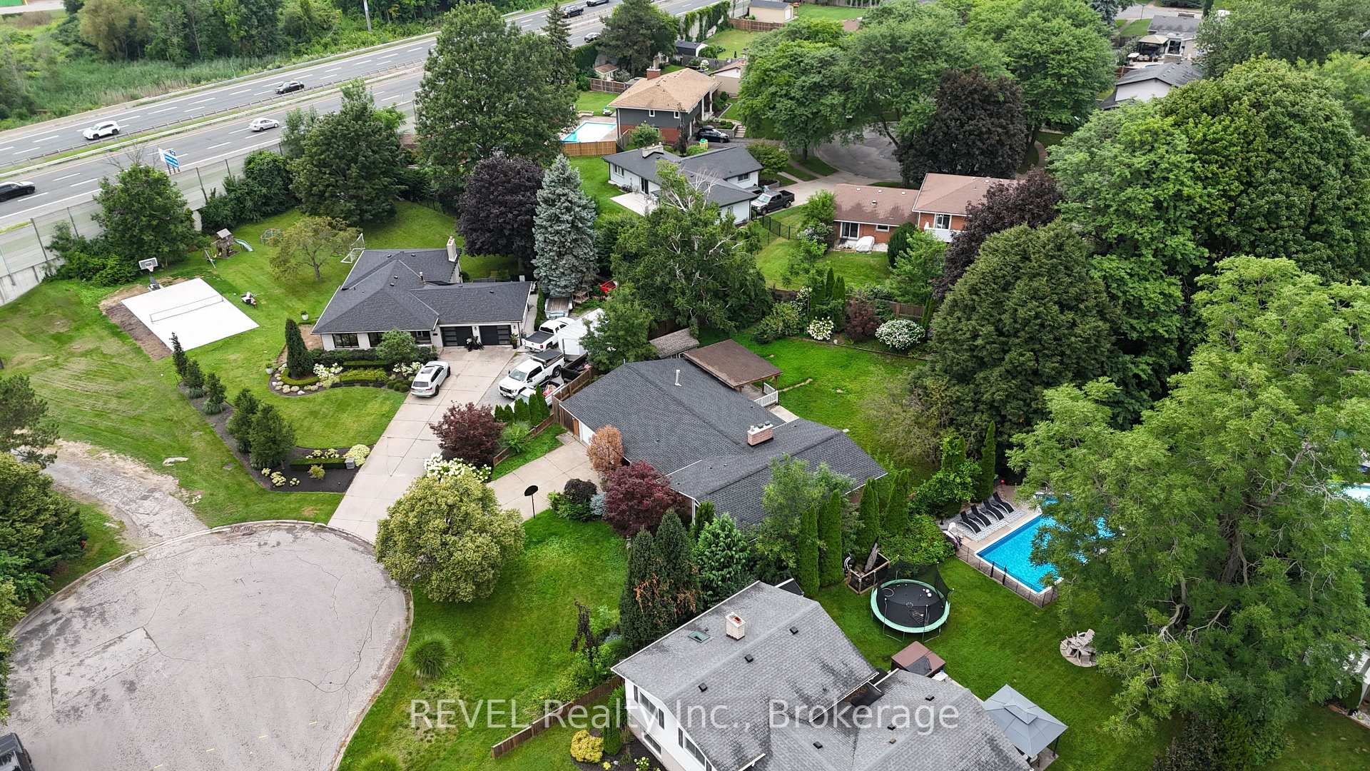 Photo 4 of 7285 Rolling Acres Crescent, Niagara Falls, Casey — HOMEH