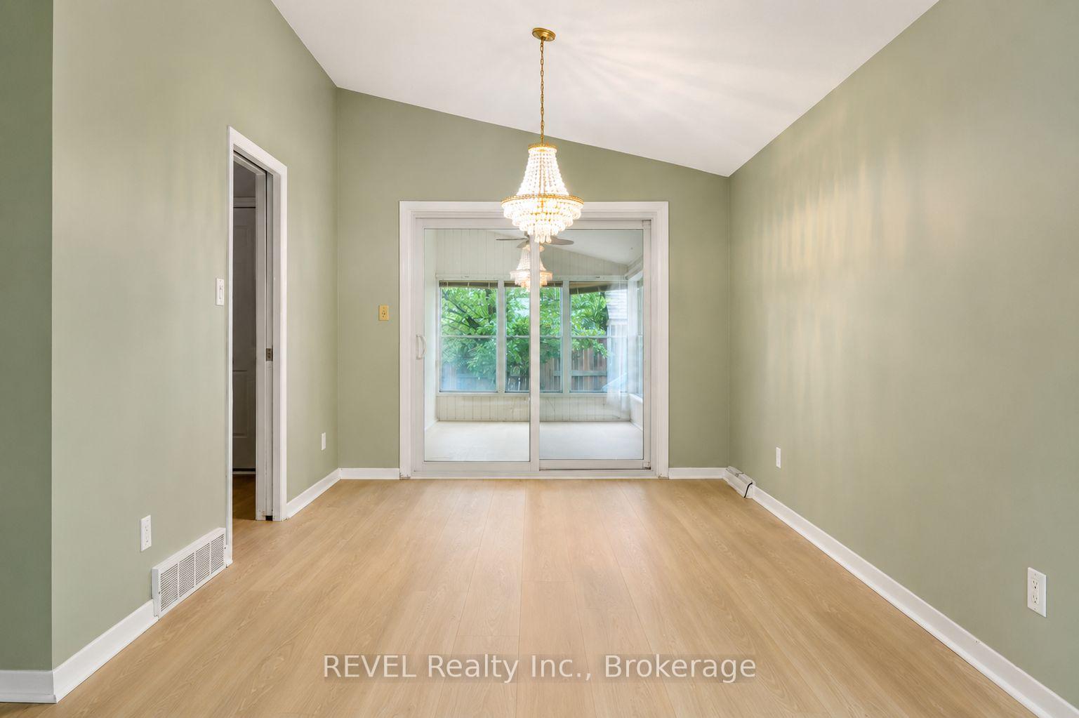 Photo 8 of 7285 Rolling Acres Crescent, Niagara Falls, Casey — HOMEH