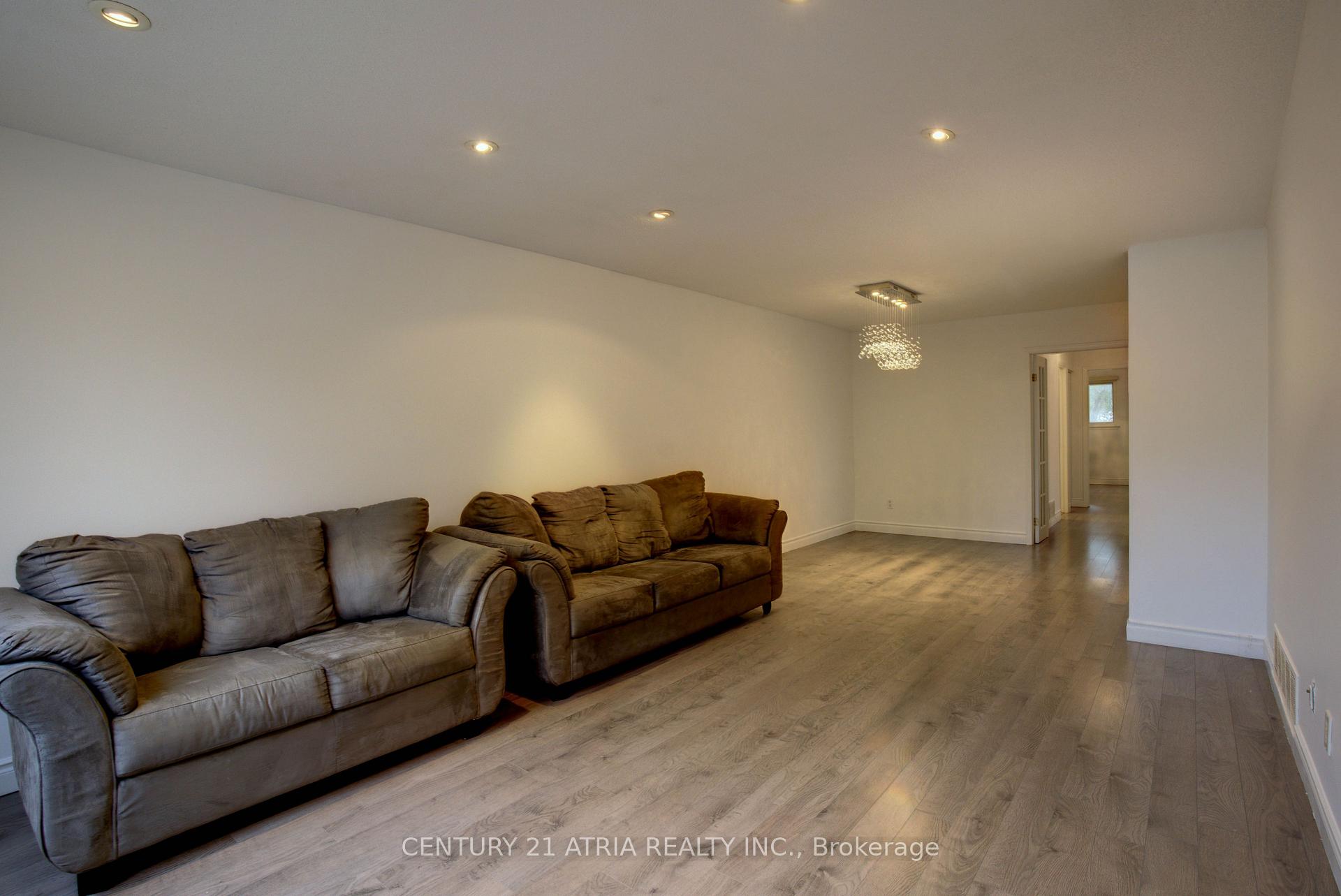 Photo 5 of 60 Snowshoe Crescent, Markham, German Mills — HOMEH