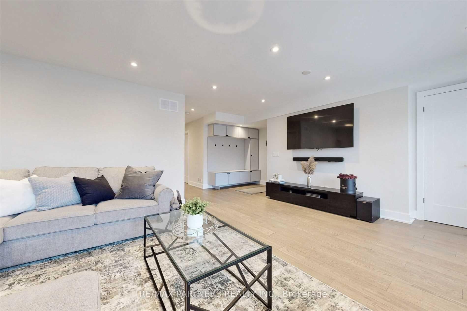 Photo 3 of 2722 Bur Oak Avenue, Markham, Cornell — HOMEH