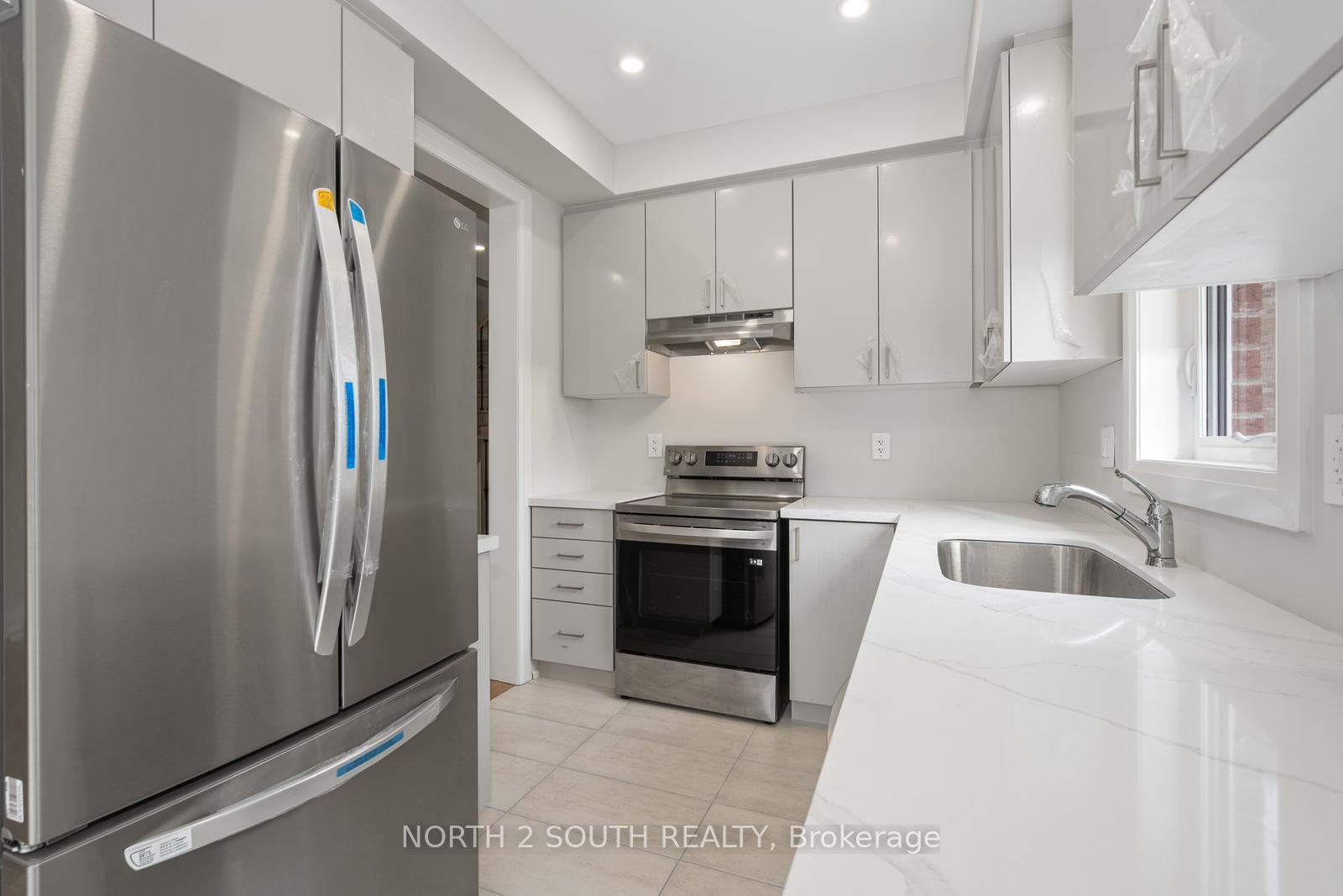 Photo 13 of 79 Virro Court, Vaughan, Elder Mills — HOMEH