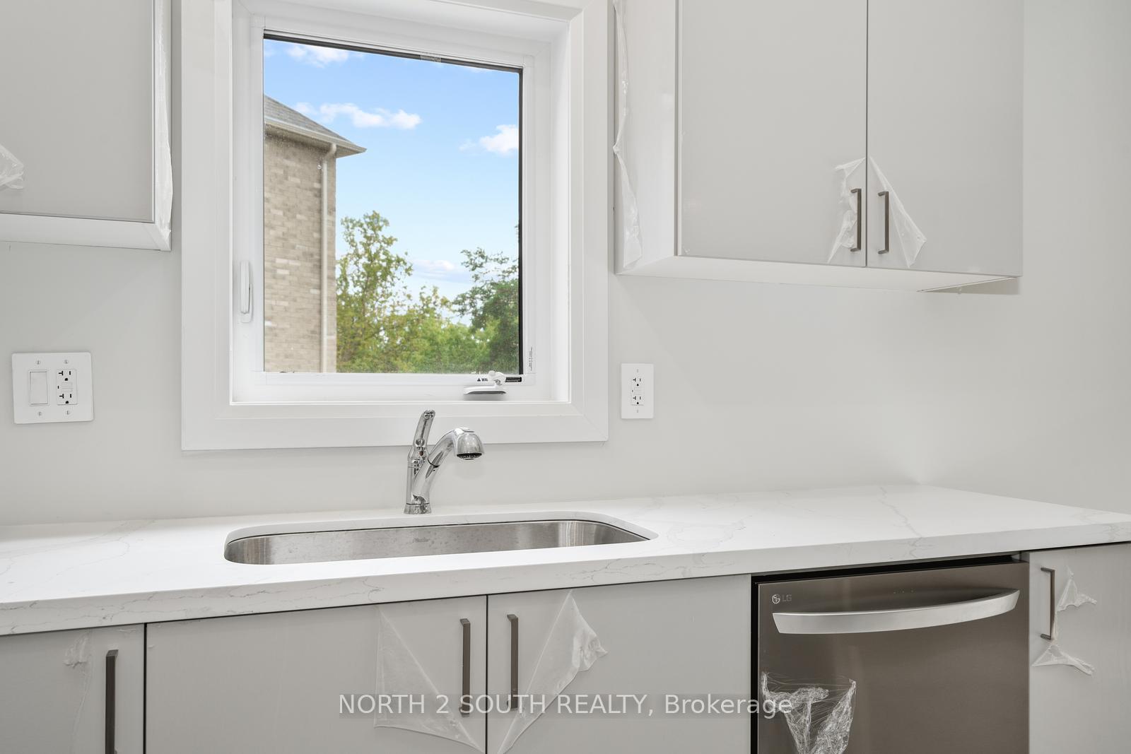Photo 15 of 79 Virro Court, Vaughan, Elder Mills — HOMEH
