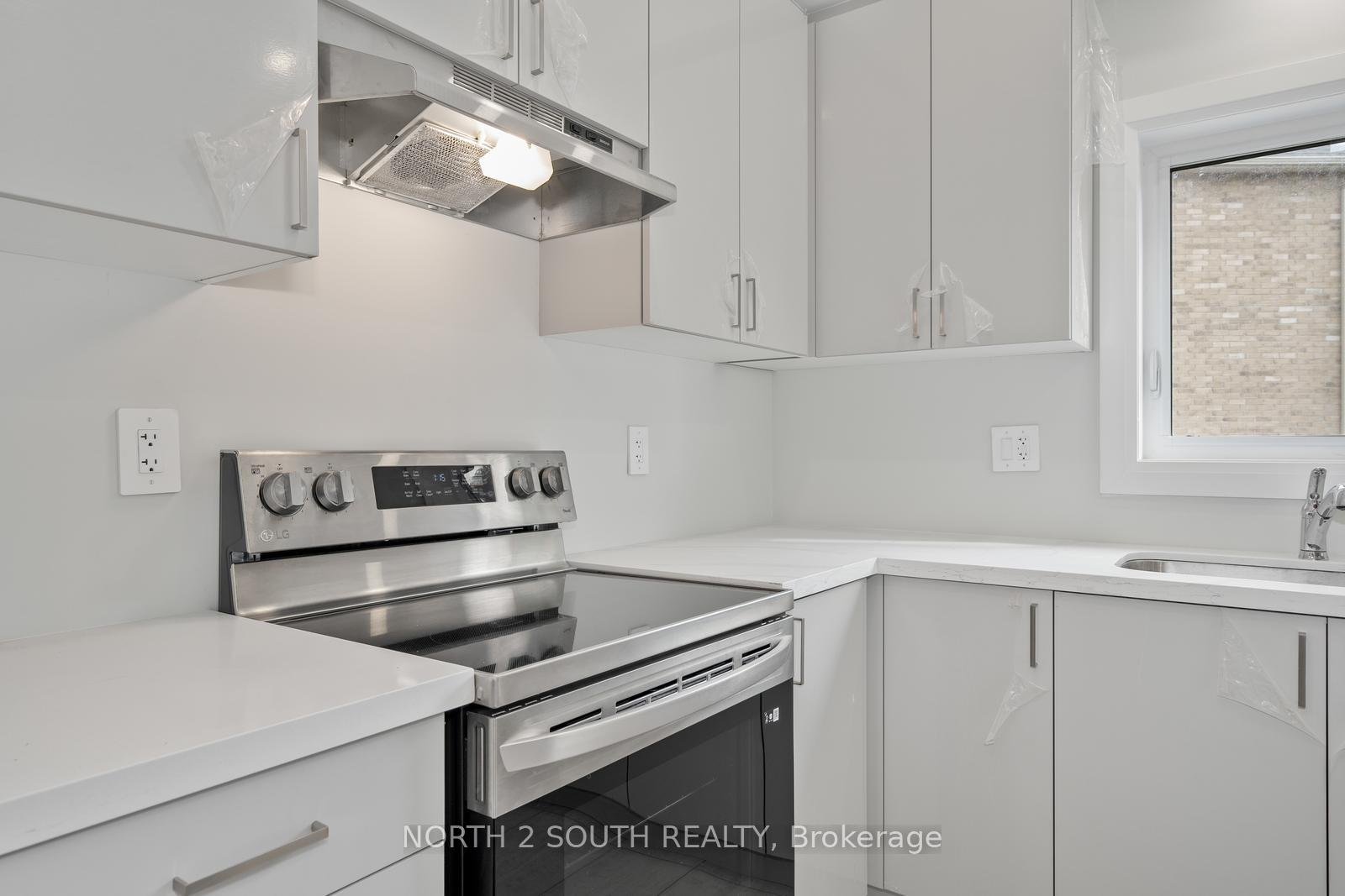 Photo 16 of 79 Virro Court, Vaughan, Elder Mills — HOMEH