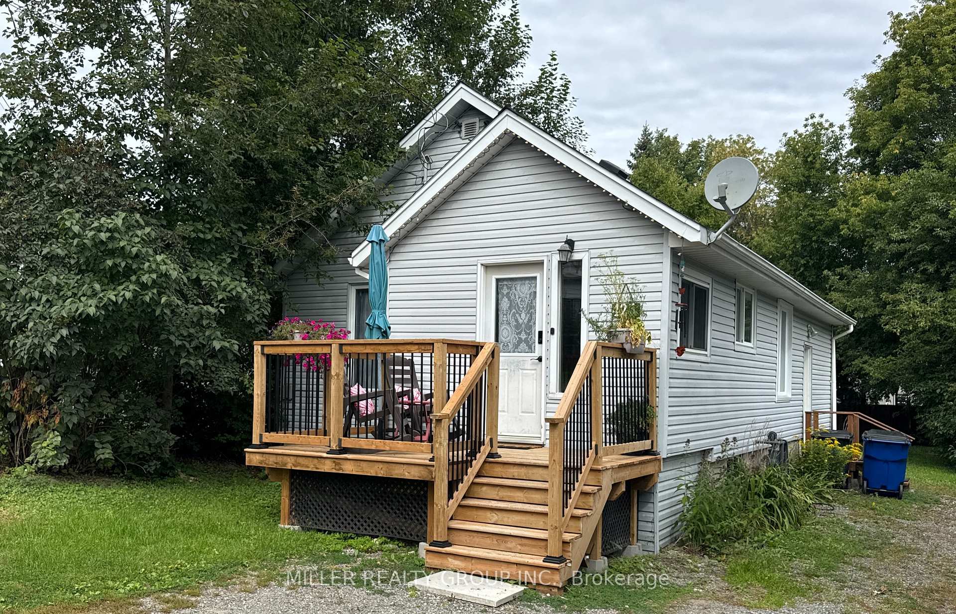 Front of 425 Farah Avenue