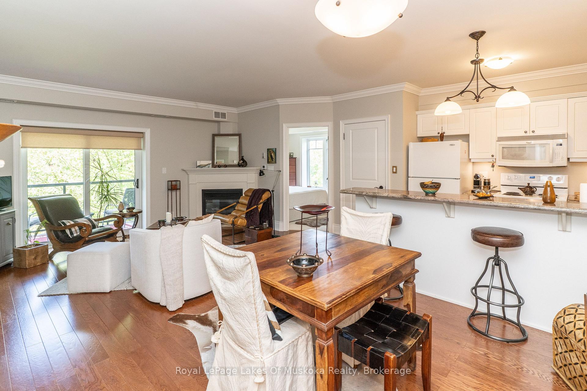 Photo 9 of Unit 403, 391 James Street W, Gravenhurst, Muskoka (S) — HOMEH