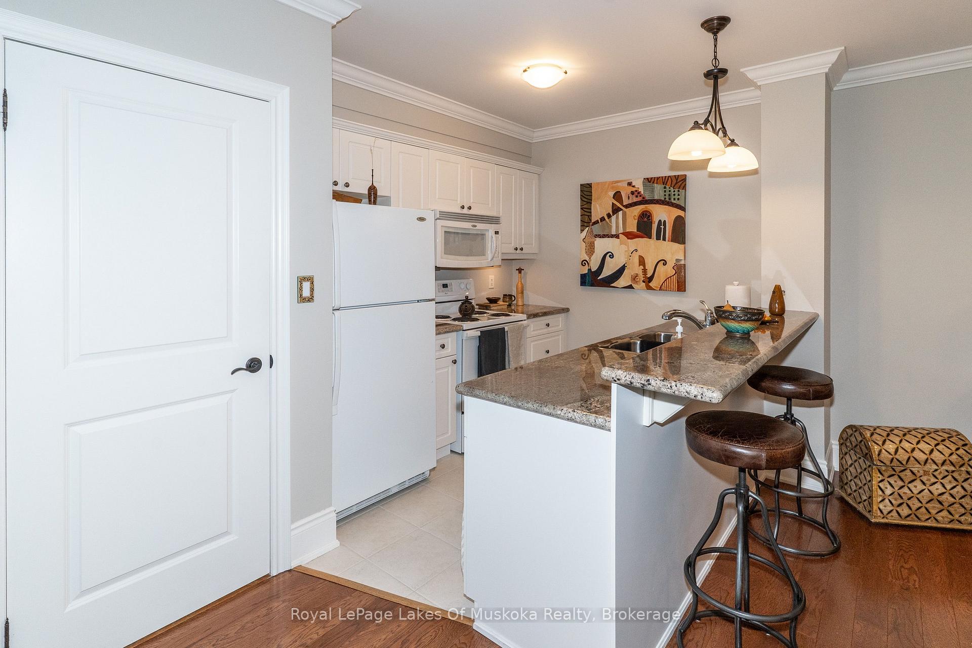 Photo 12 of Unit 403, 391 James Street W, Gravenhurst, Muskoka (S) — HOMEH