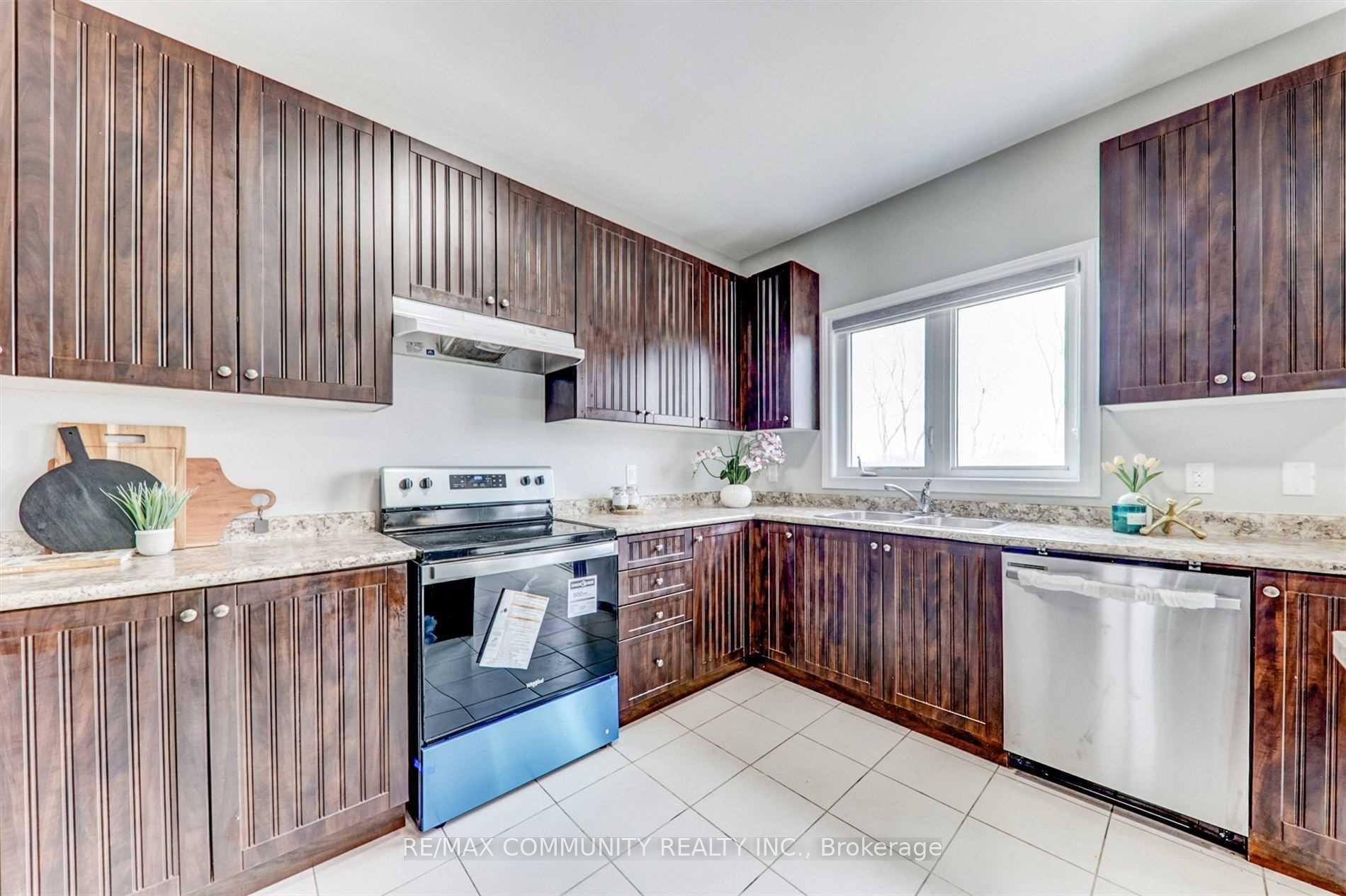 Photo 11 of 39 Butcher Street, Brock, Beaverton — HOMEH
