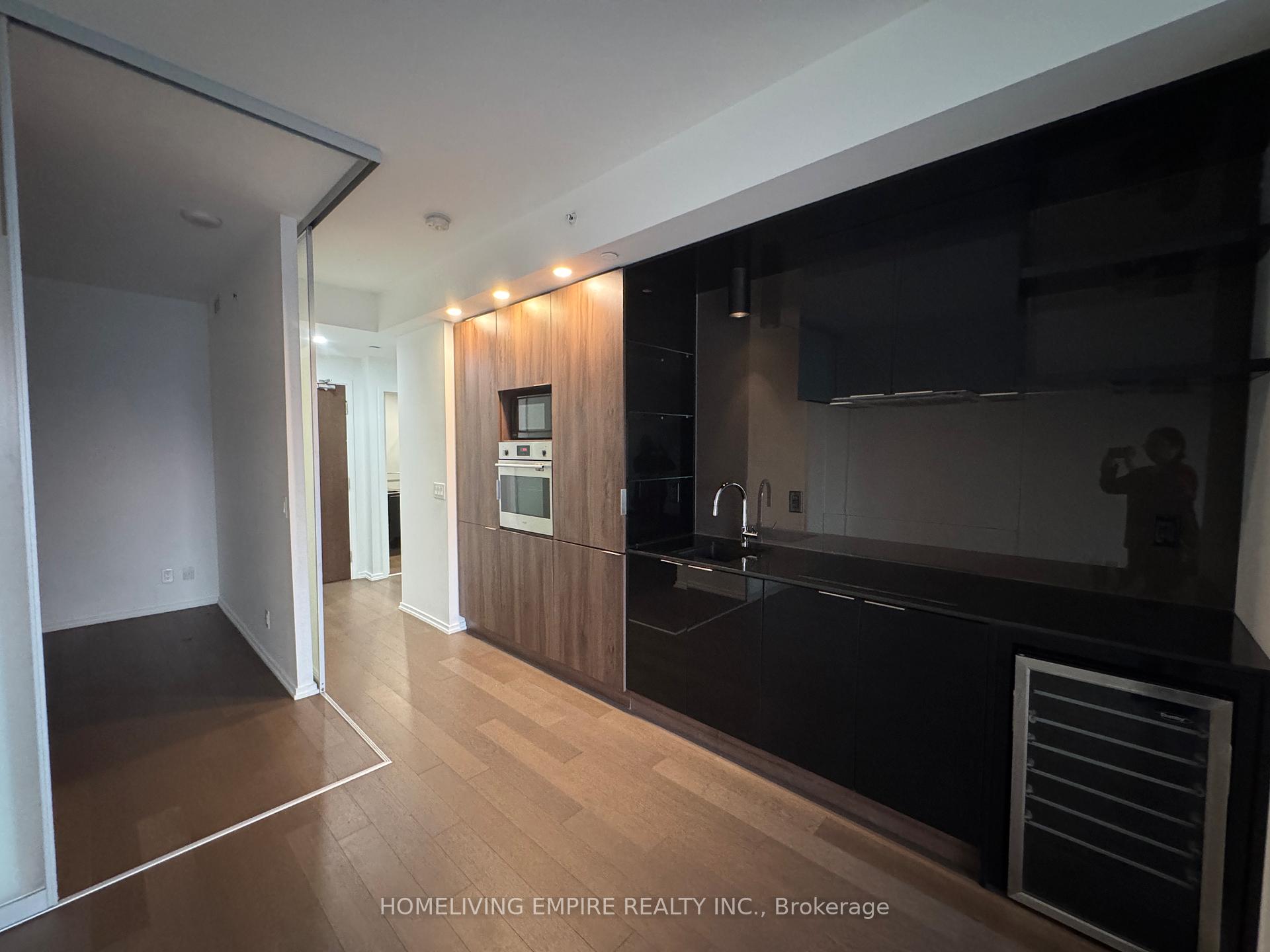 Photo 4 of Unit 3901, 70 Temperance Street, Toronto, Bay Street Corridor — HOMEH